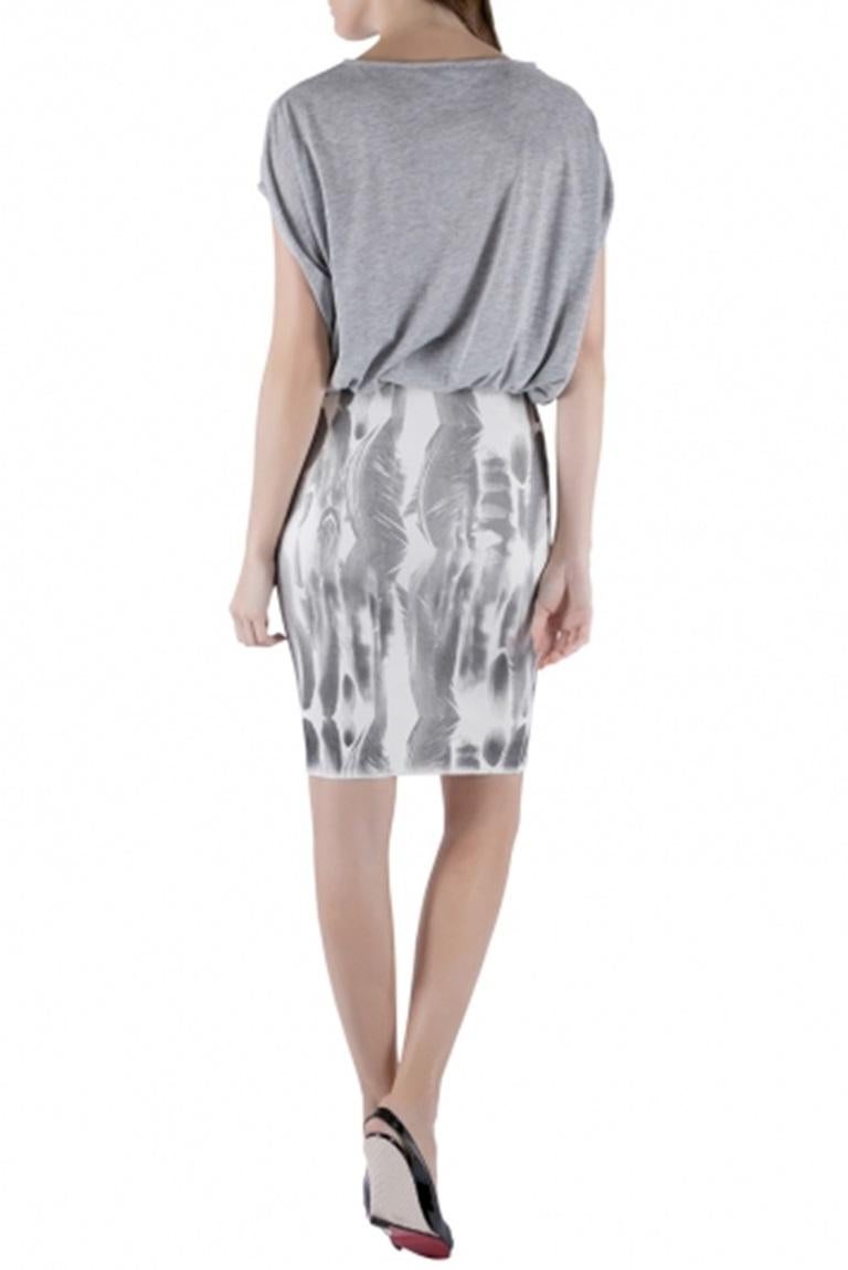 Faith Connexion Further Grey Jersey Blouson Bodice Feather Print Pencil Dress XS Bon état - En vente à Dubai, Al Qouz 2