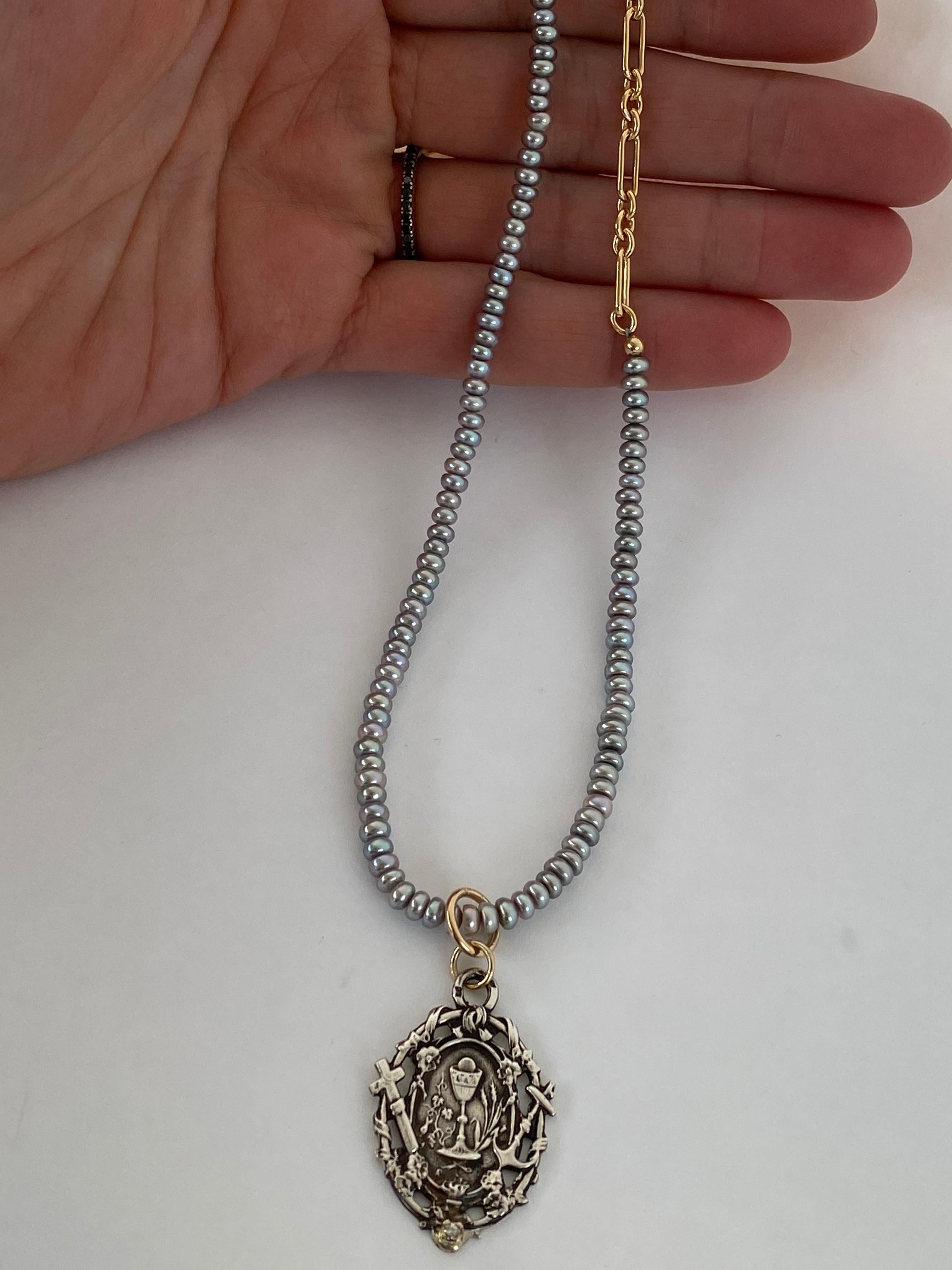 Medaille Glaube Hoffnung Liebe Weiß Diamant Perlenkette Halskette Chrysopras J Dauphin (Brillantschliff) im Angebot