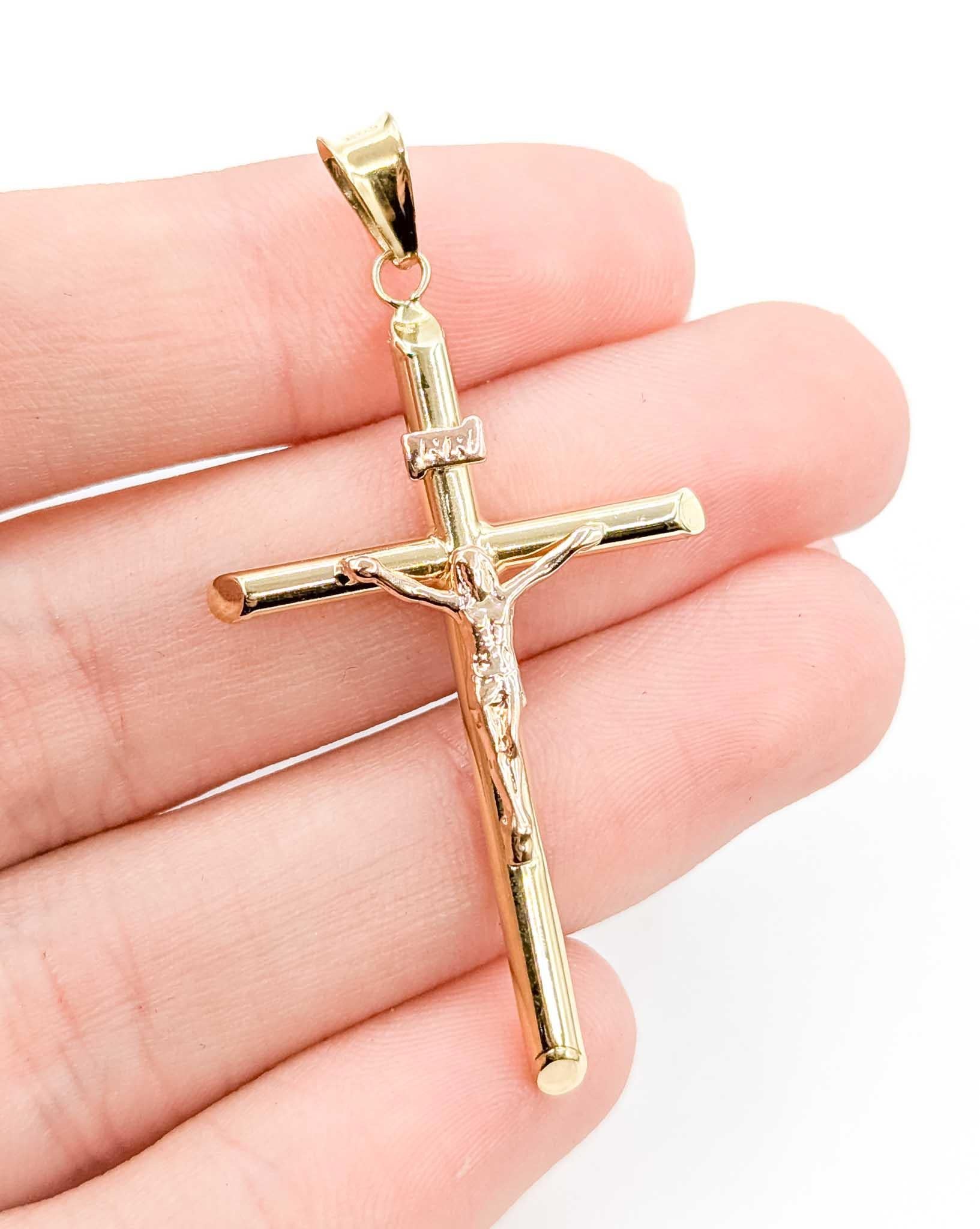Pendentif Crucifix fidèle en or jaune 14k Excellent état - En vente à Bloomington, MN