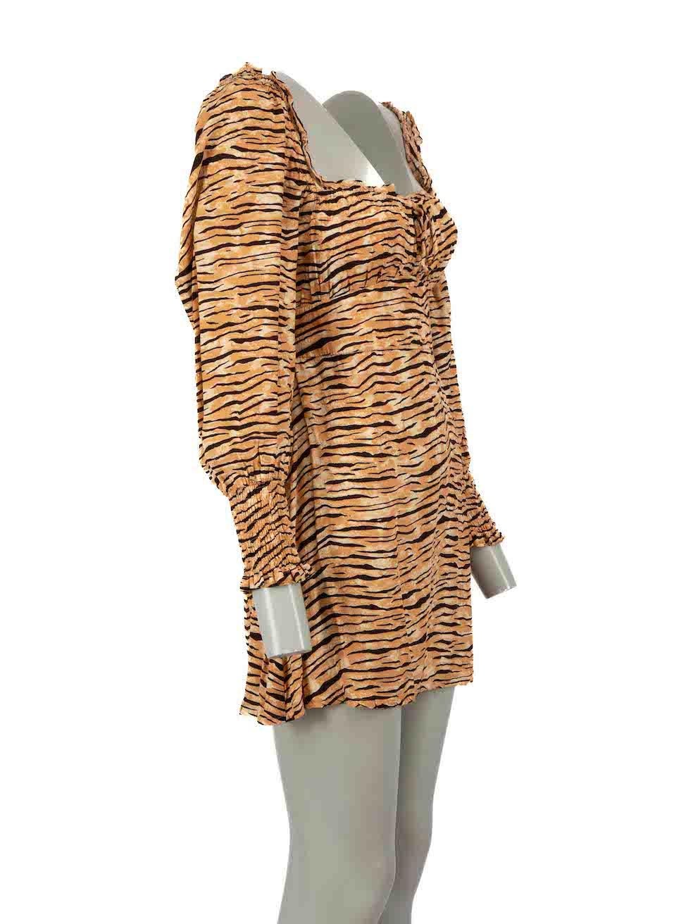 CONDITION is Very good. Hardly any visible wear to dress is evident on this used Faithfull the Brand designer resale item.

Details
Brown
Viscose
Dress
Animal print
Off-the-Shoulder
Mini
Long sleeves
Side zip fastening
 
Made in Indonesia
