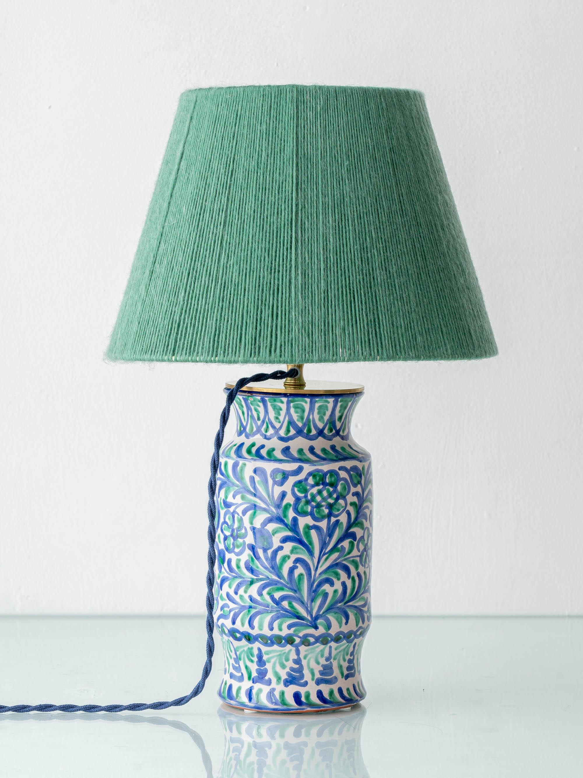 XXIe siècle et contemporain Fajalauza Granada Lampe à poser en céramique bleu vert, abat-jour en laine mérinos neuve en vente