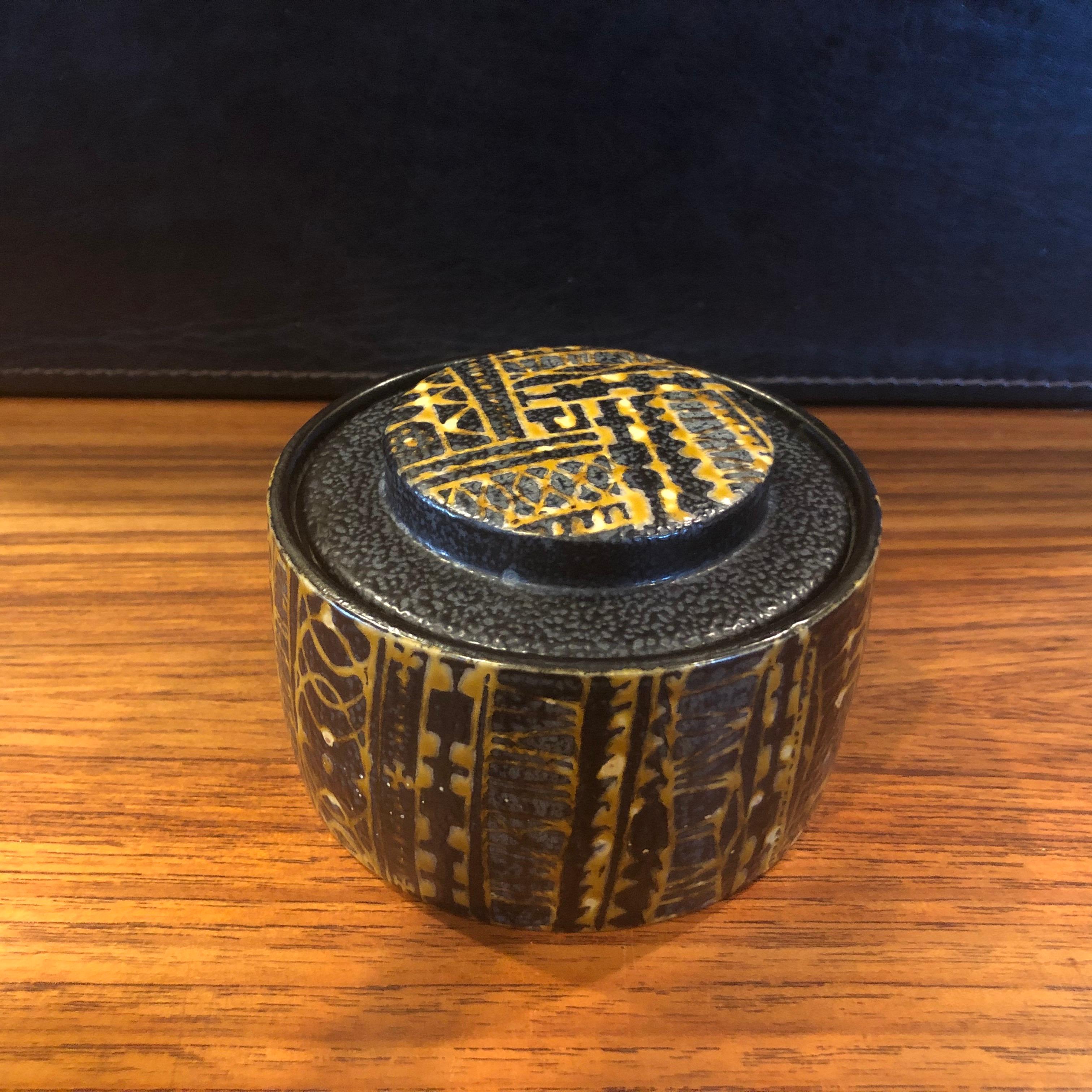 Smaltato Vaso e barattolo con coperchio Fajance di Nils Thorsson per Royal Copenhagen in vendita