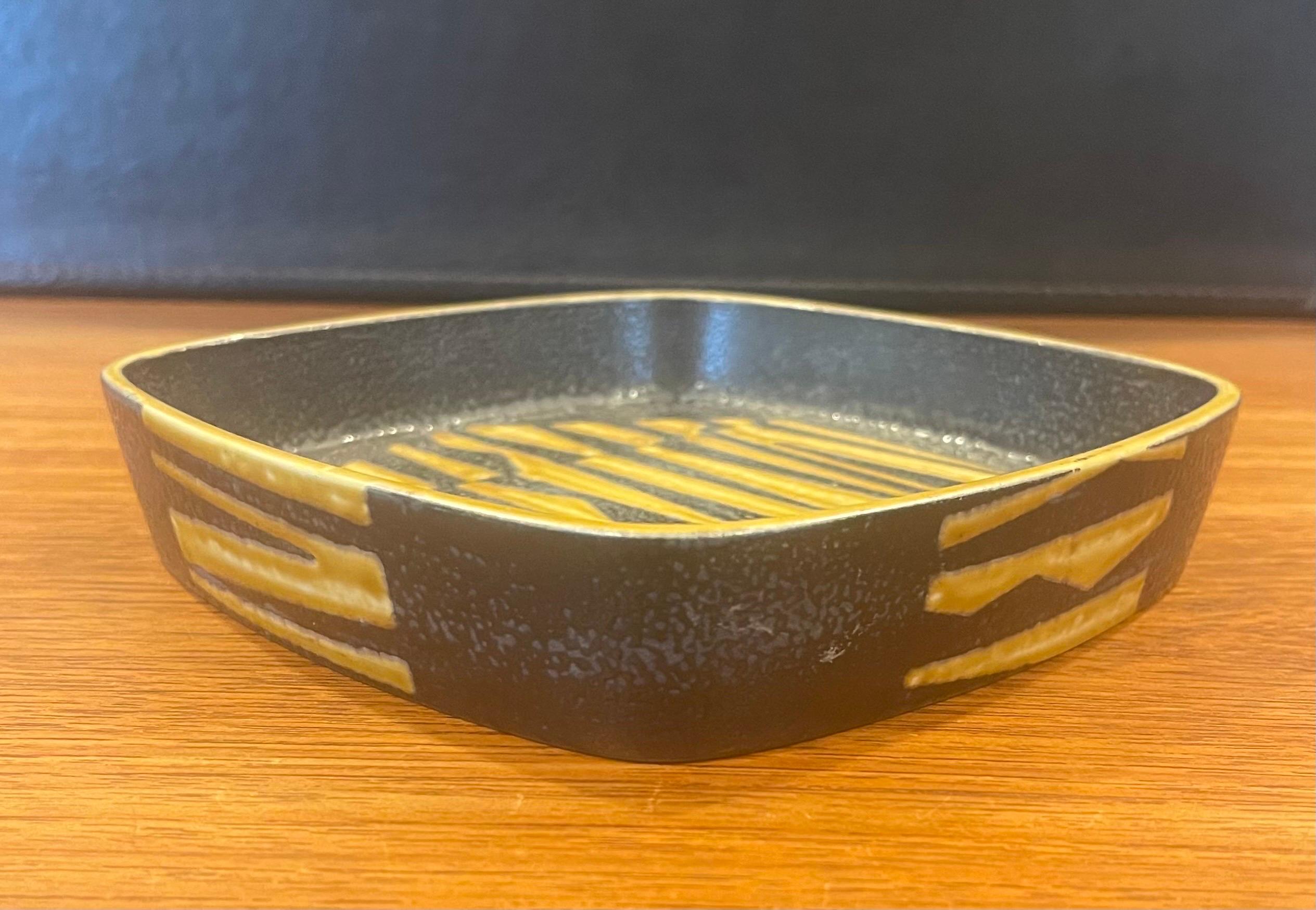 Mid-Century Modern Fajance Square Bowl by Nils Thorsson for Royal Copenhagen For Sale