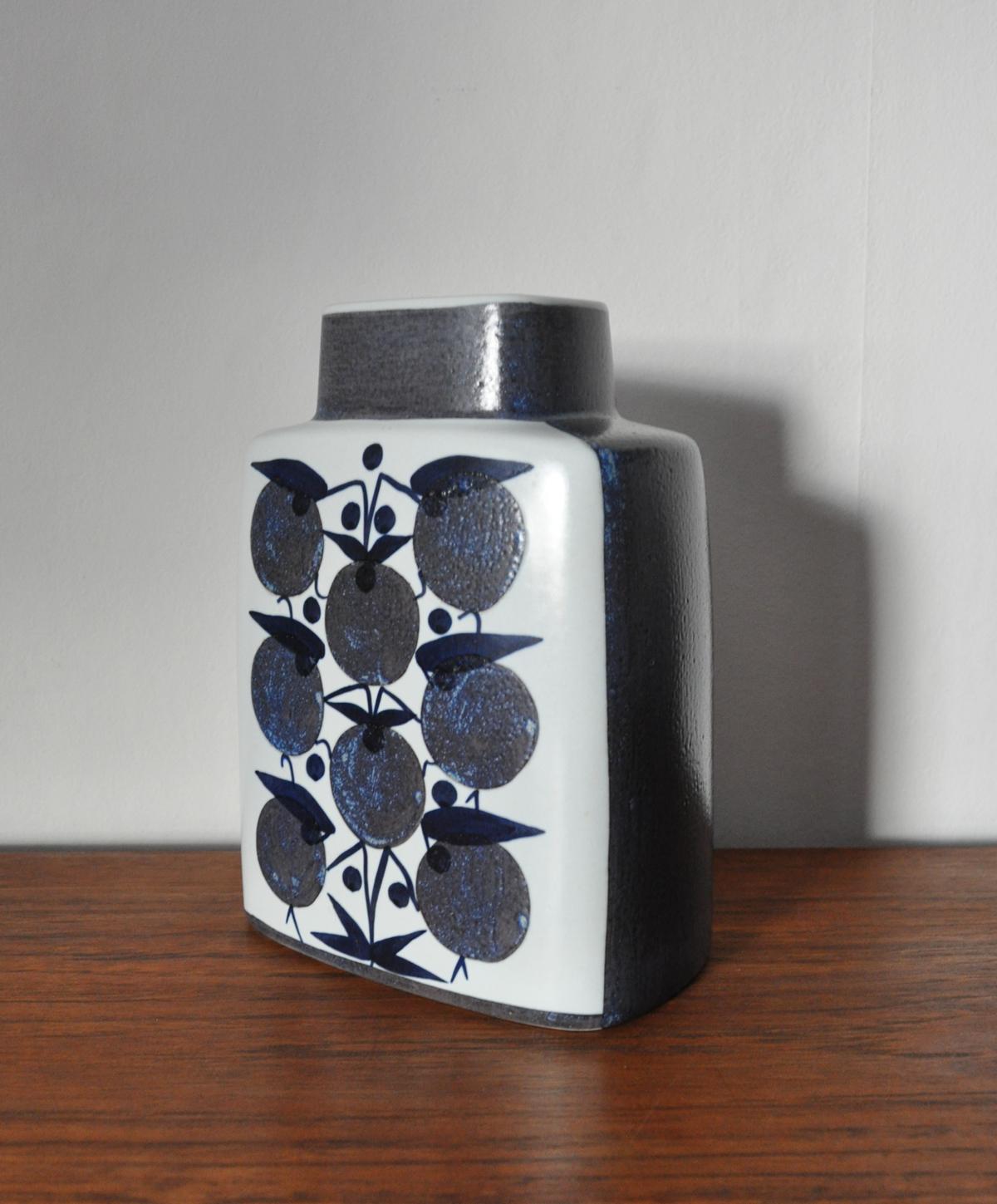 Baca fajance/ceramic vase designed by Grethe Helland Hansen and produced in 1960s at Royal Copenhagen, Denmark.
Complexed and detailed patterns which in creation from Scandinavia have become midcentury iconic fajance.
Stamped with Grethe Helland