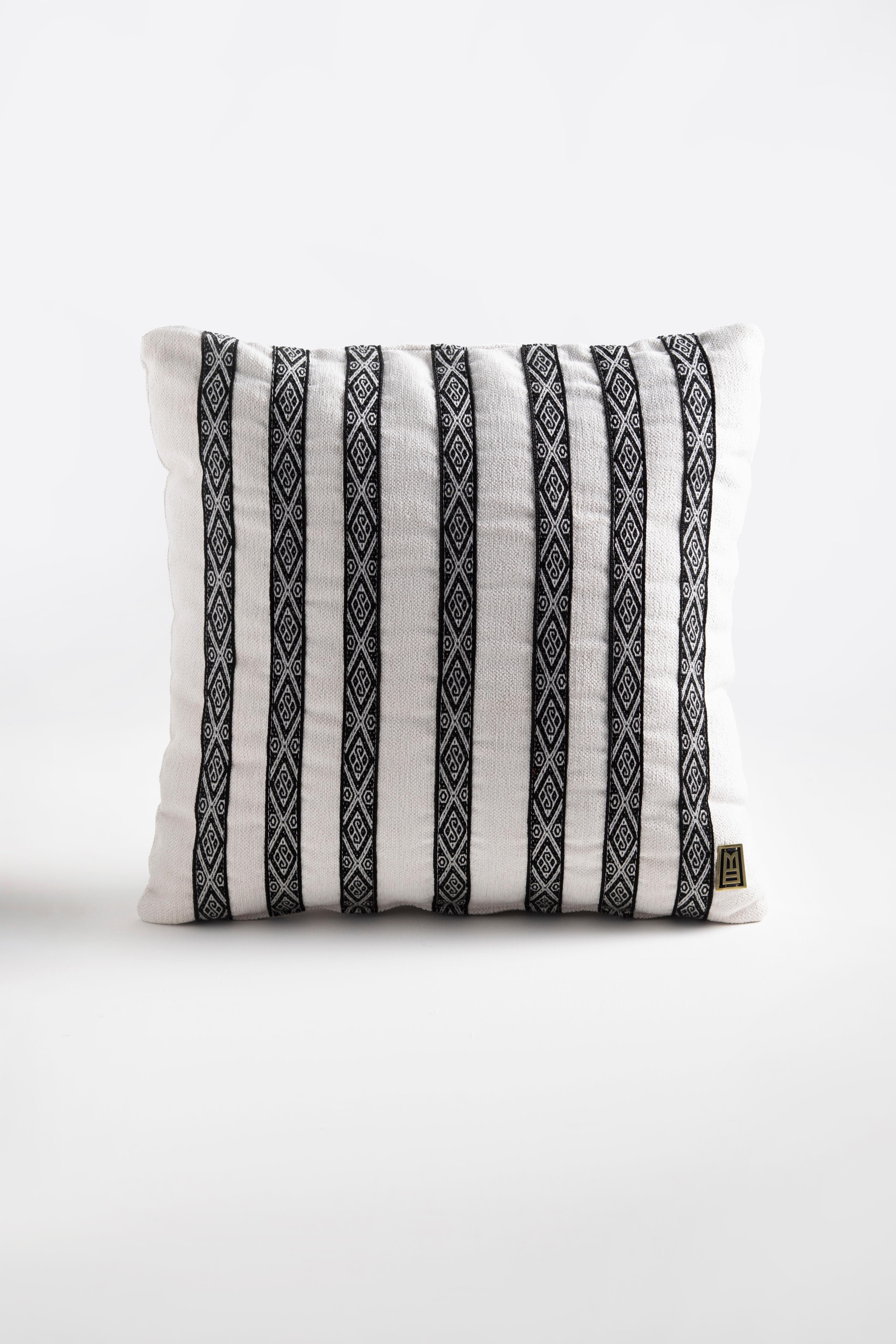 Decorative pillow with handwoven artisanal sash details from Peguche, Imbabura, and waterproof velvet or upholstery fabric.

These decorative cushions are carefully hand-crafted with cotton embroidery and enriched with accents of sheep fur and