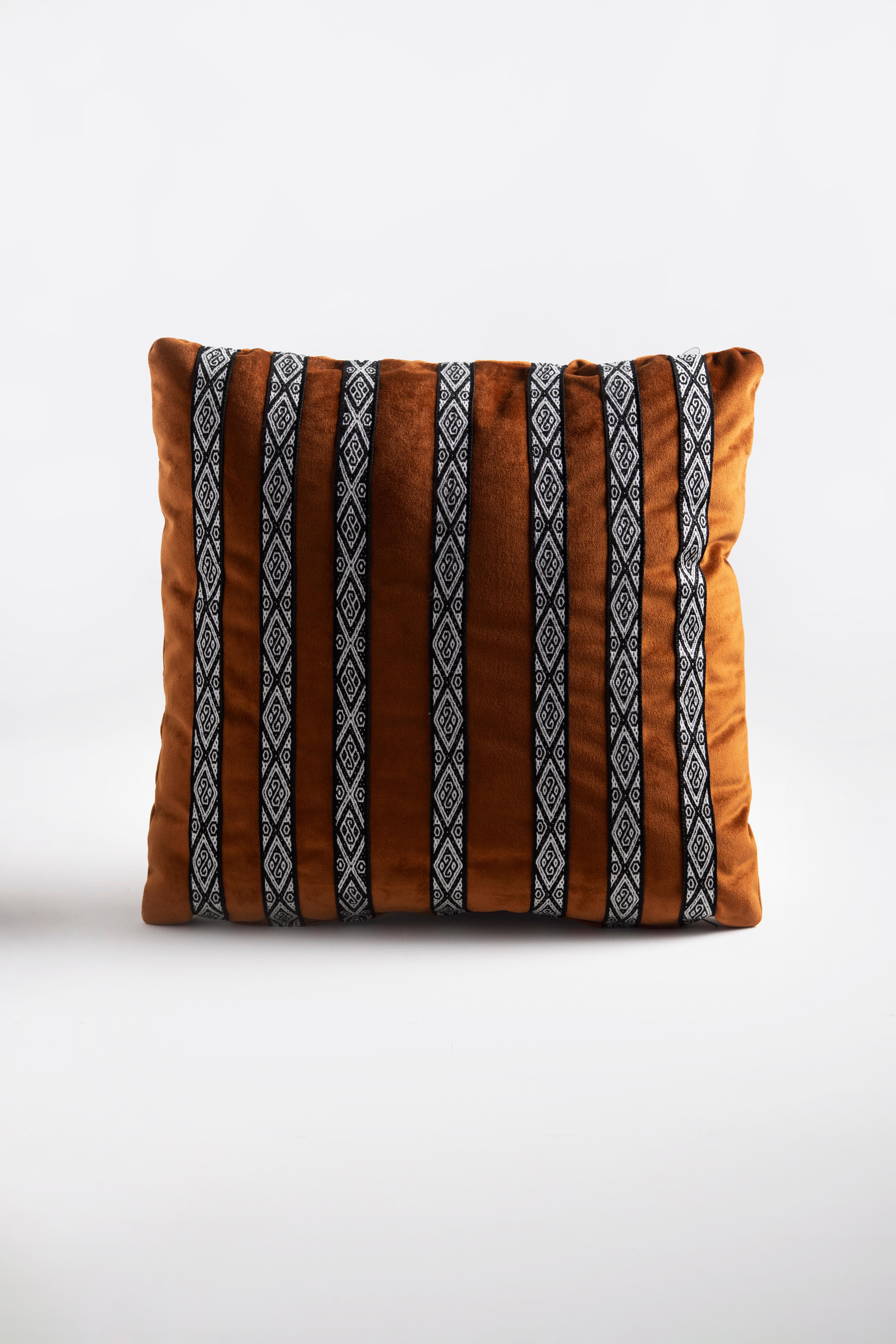 Decorative pillows with handwoven artisanal sash details from Peguche, Imbabura, and waterproof velvet or upholstery fabric.

These decorative cushions are carefully hand-crafted with cotton embroidery and enriched with accents of sheep fur and