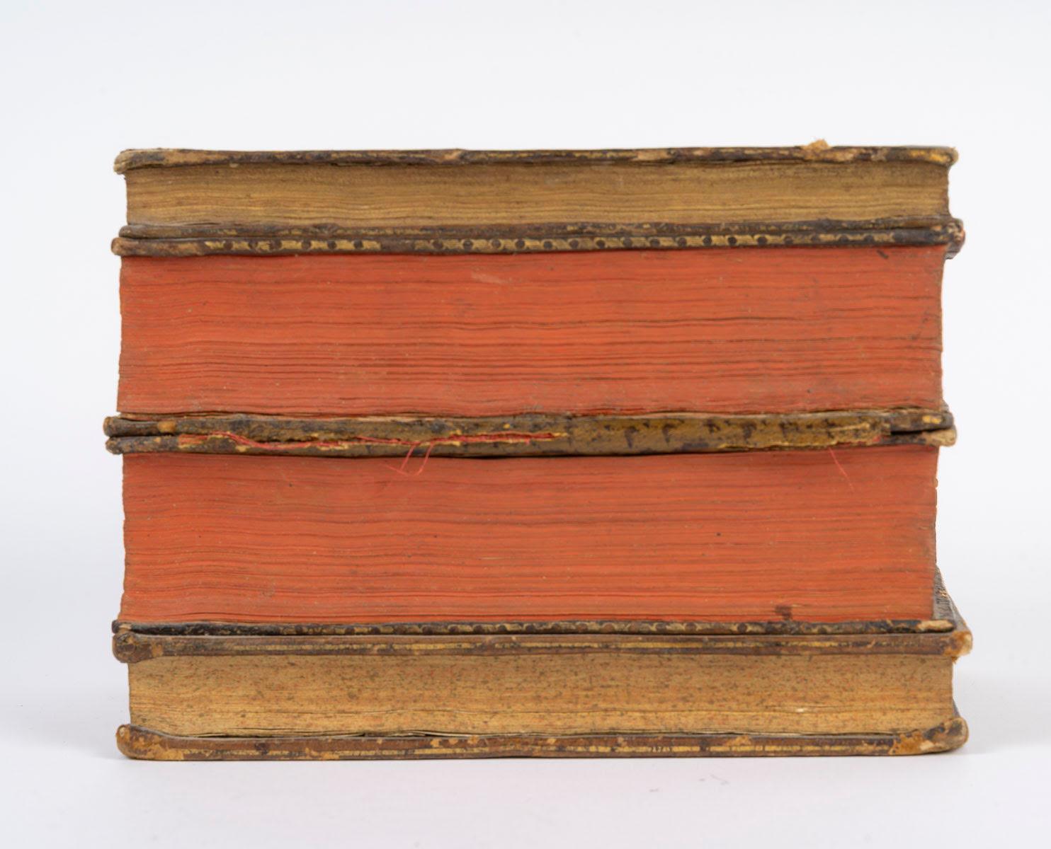 Fake Book Concealing Two Liqueur Decanters, Napoleon III Style, 20th Century. (Französisch) im Angebot