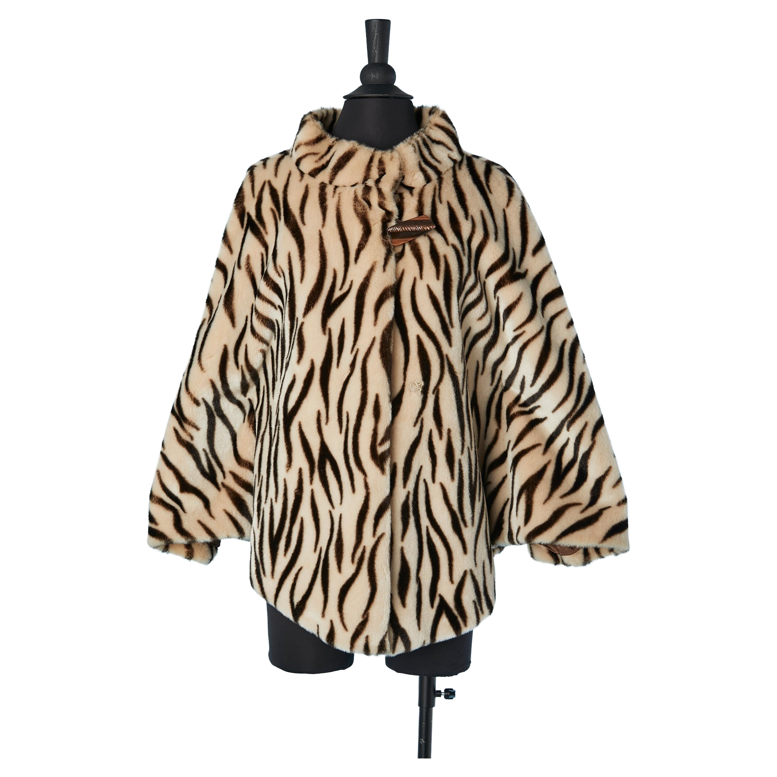 Fake fur cape with tiger print Pierre Cardin 