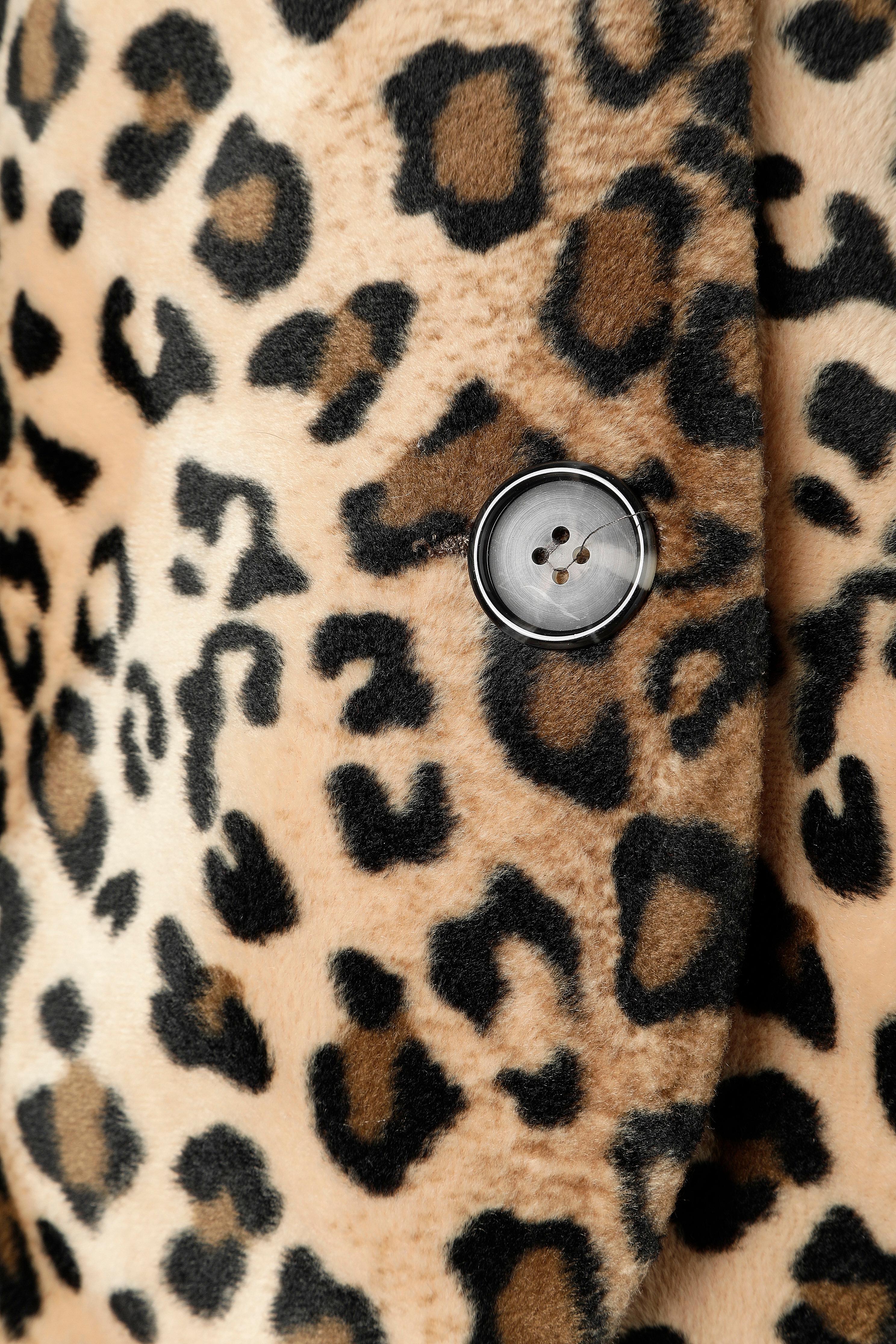 Fake Pelzjacke mit Leopardenmuster von Schnappverschluss  (Beige) im Angebot