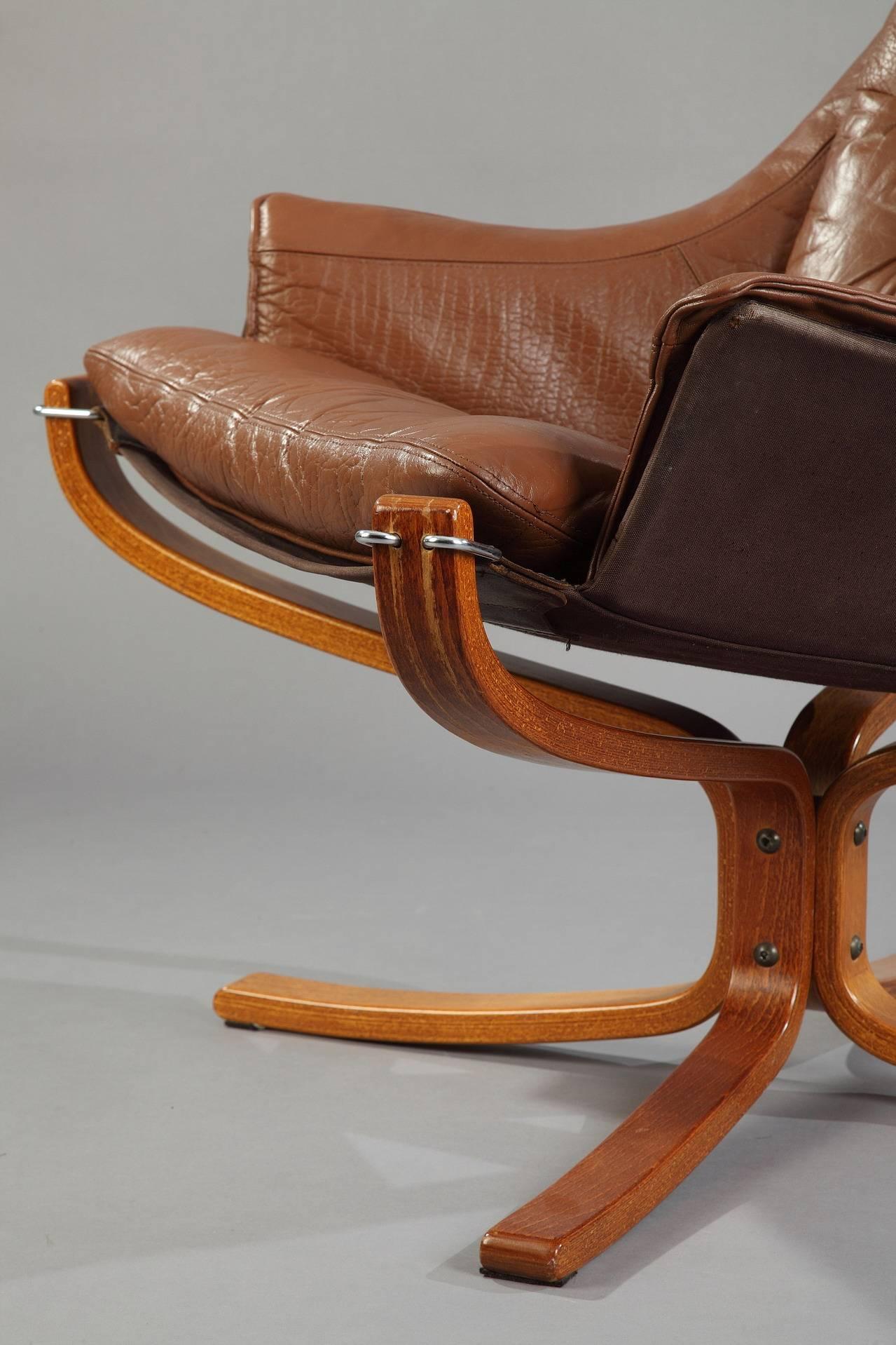 Falcon armchair with stained beech structure and canvas sling seat. Loose cushions upholstered with brown leather. Designed by Sigurd Ressell in Norway in the 1970s, manufactured by Vatne Mobler in the 1980s,

circa 1980
Dimension: W 31.1 in, D