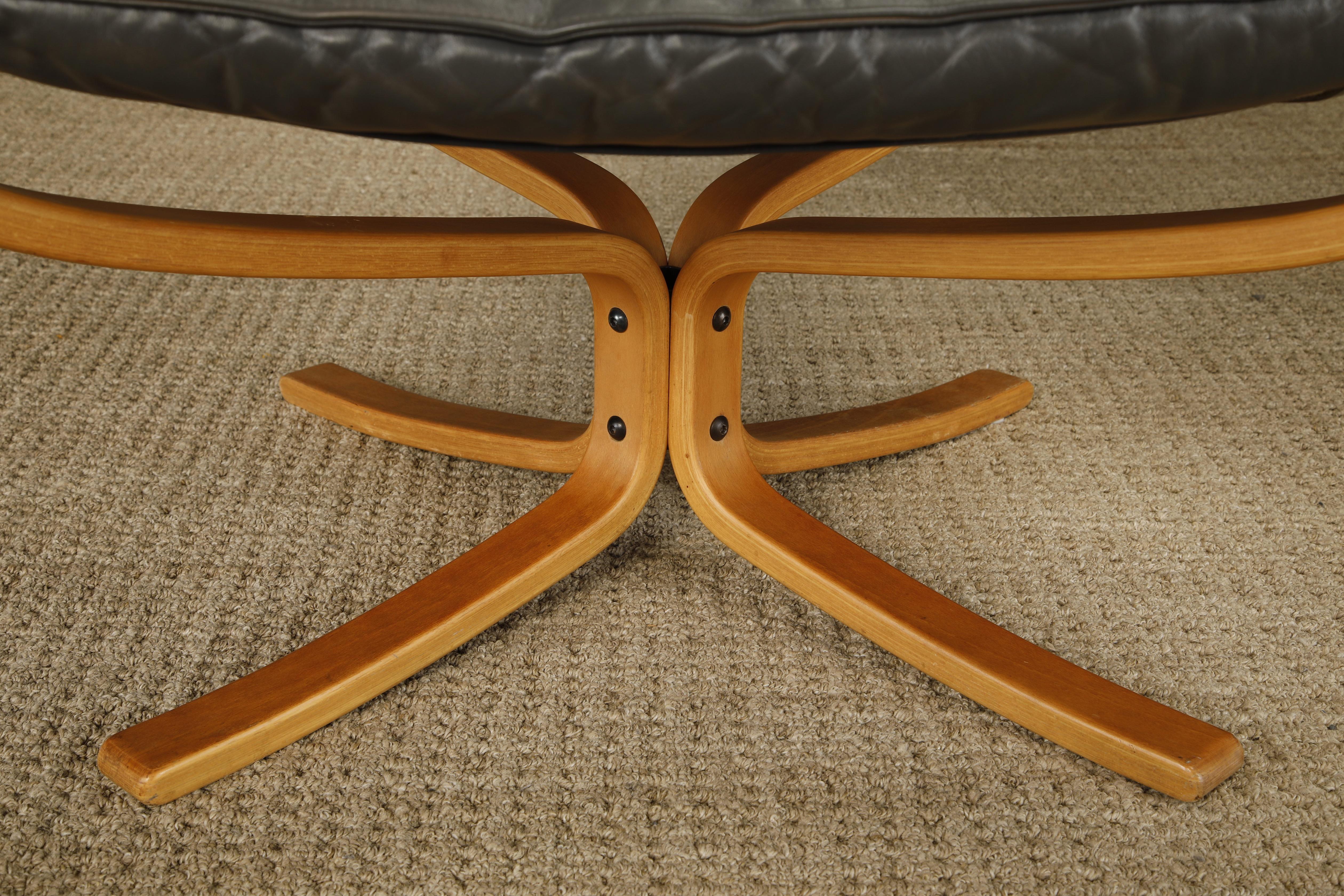'Falcon' Chair and Ottoman by Sigurd Ressell for Vatne Møbler, 1970s, Signed For Sale 4