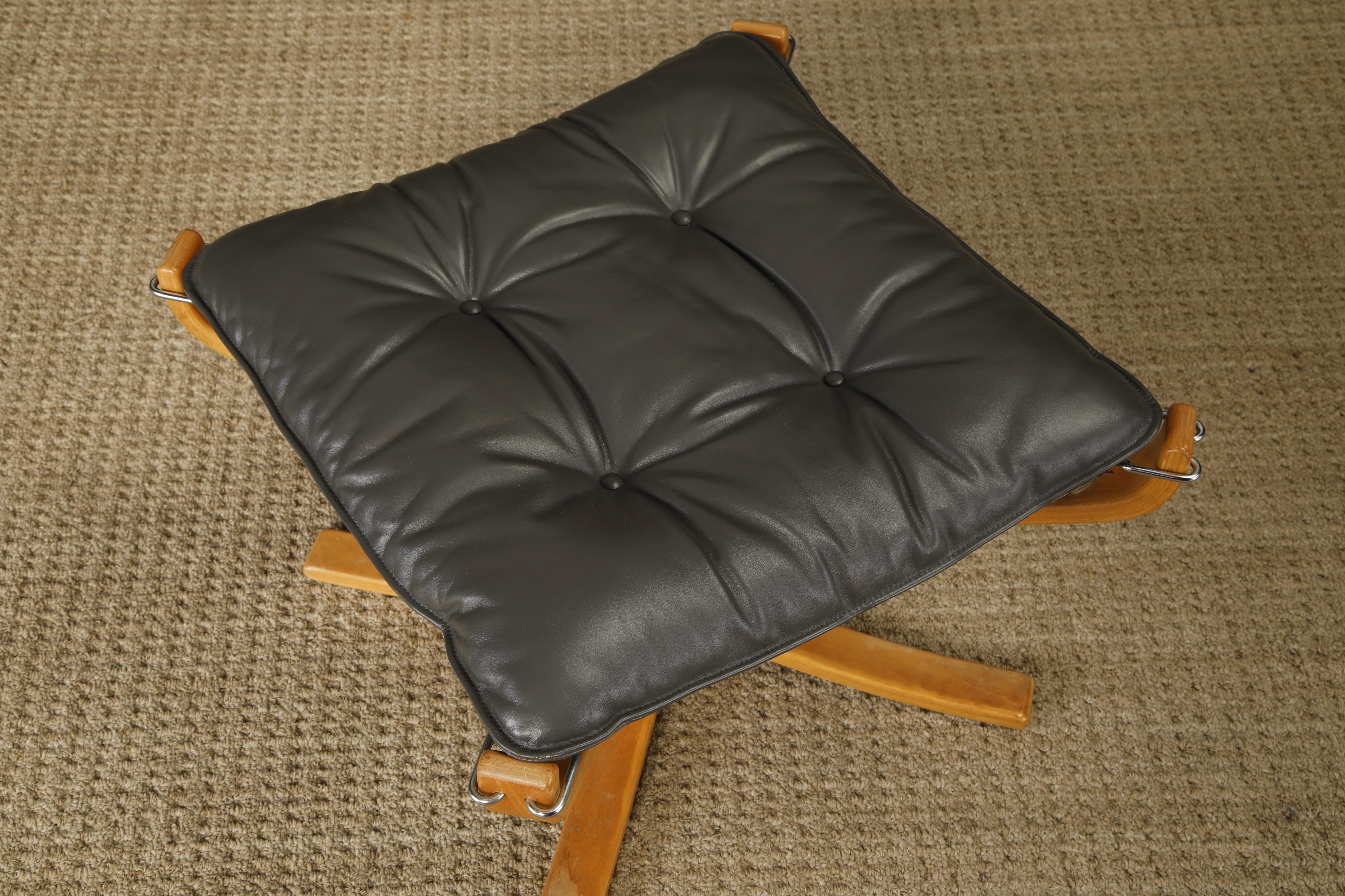 'Falcon' Chair and Ottoman by Sigurd Ressell for Vatne Møbler, 1970s, Signed For Sale 11