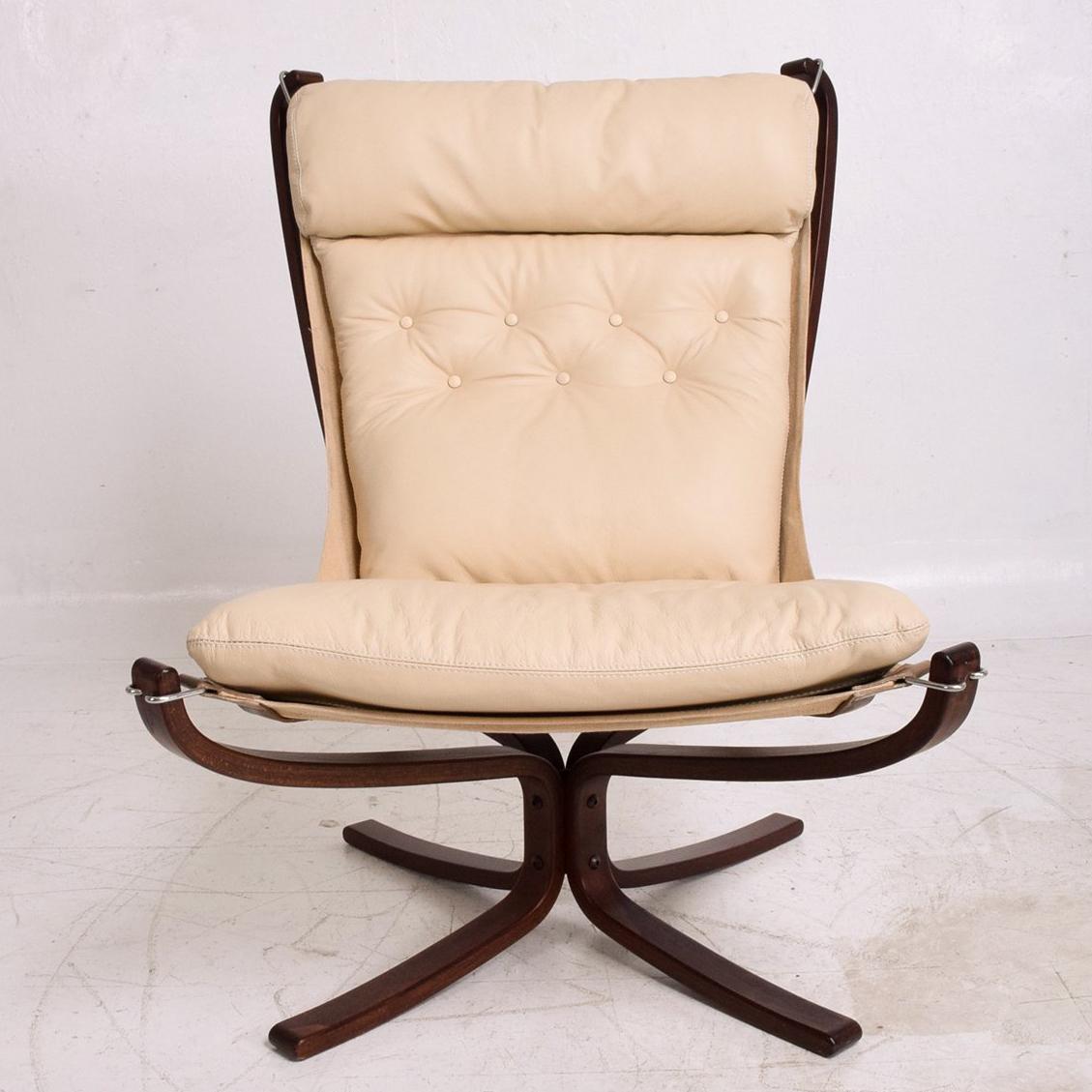 Ivory Leather Falcon Chair by Westnofa  Sigurd Ressell 3