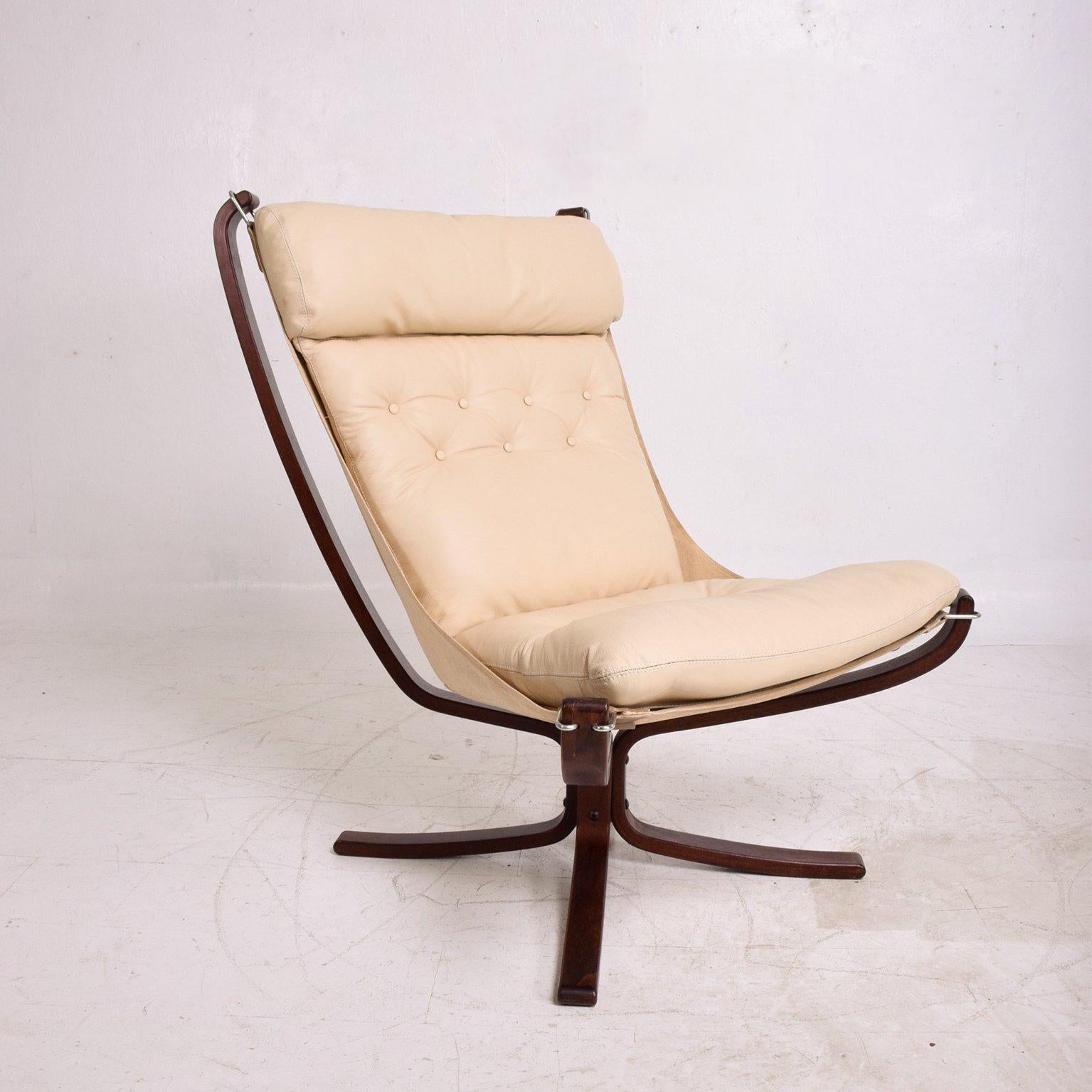 Ivory Leather Falcon Chair by Westnofa  Sigurd Ressell 2