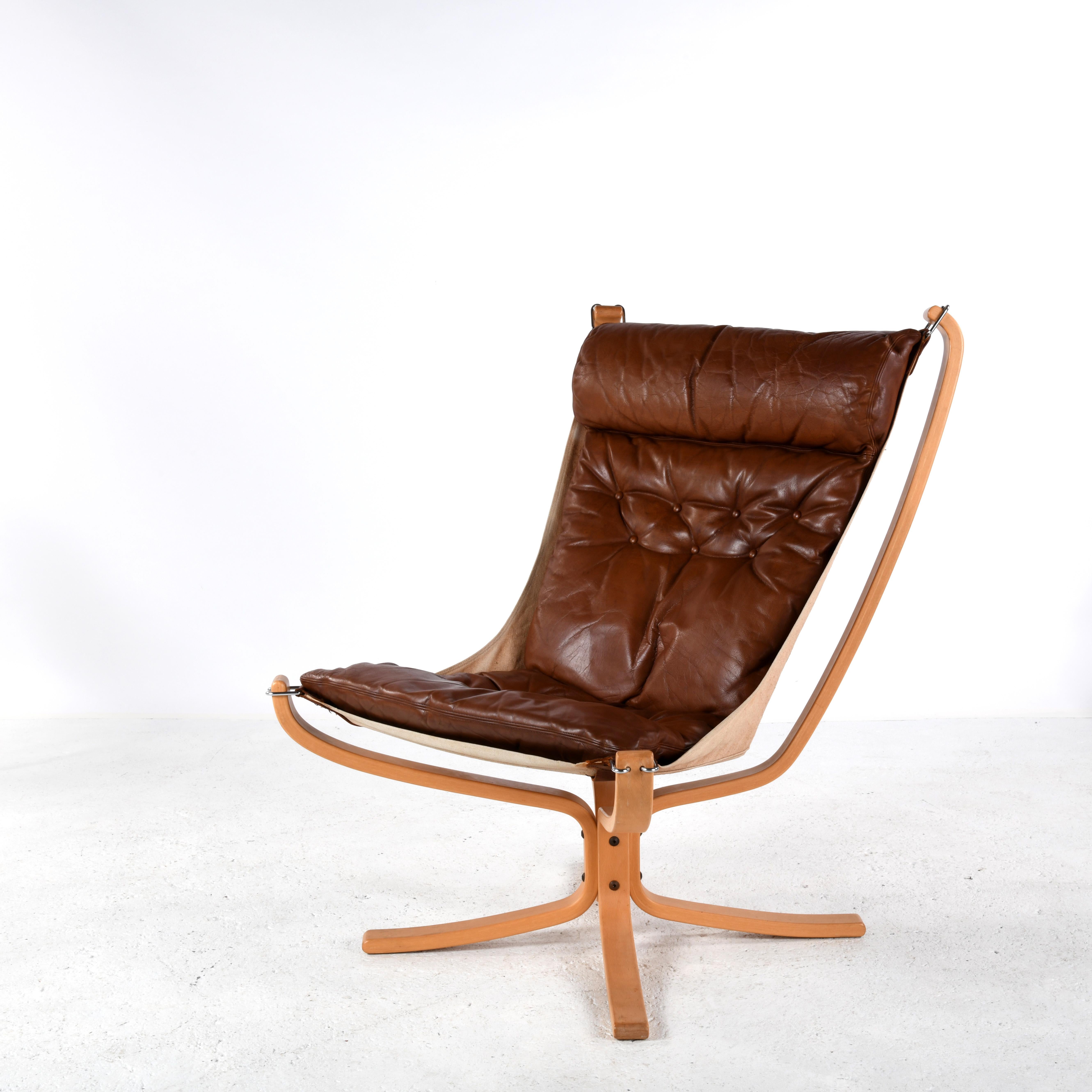 Falcon chair, design Sigurd Ressell, wood and brown leather version For Sale 5