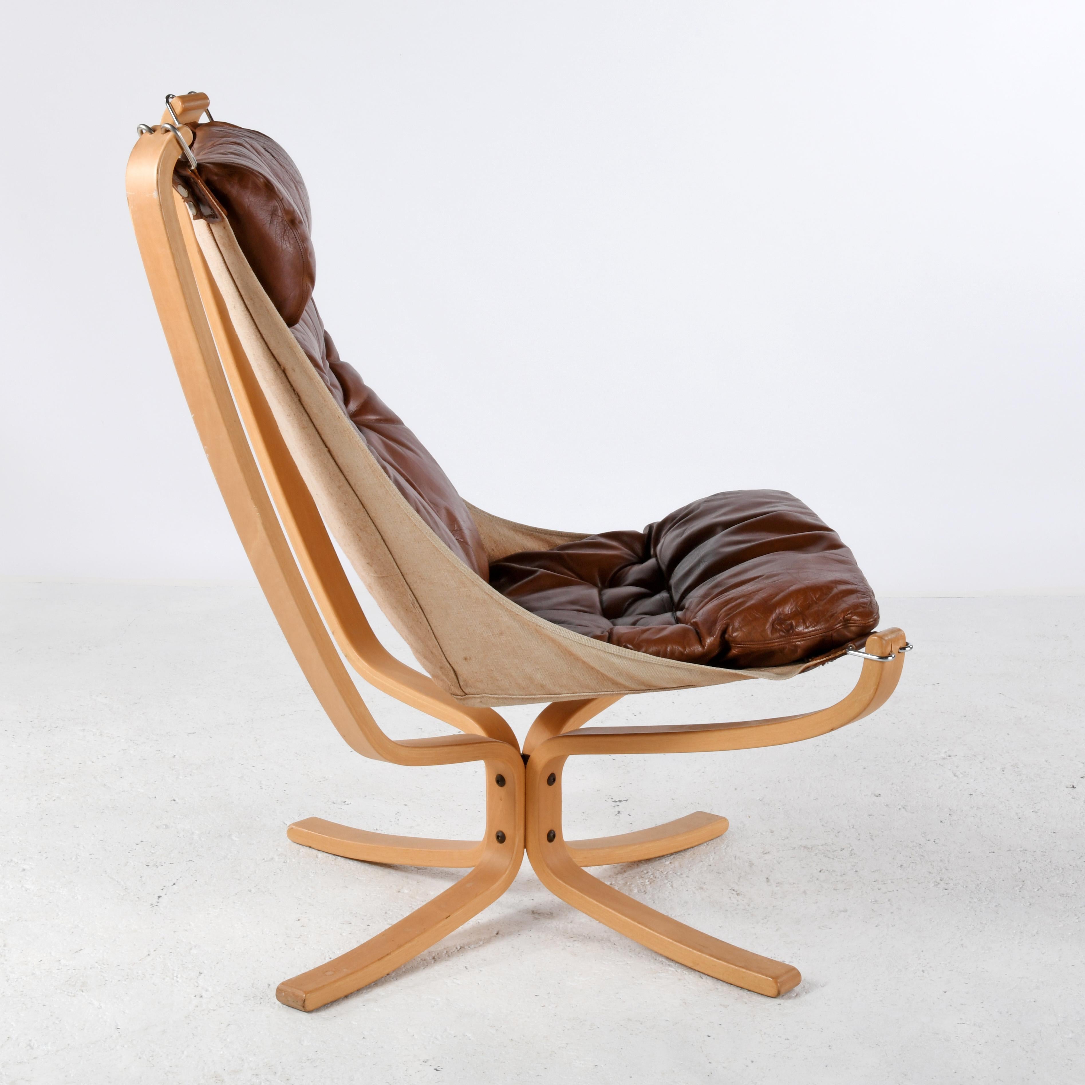 Scandinavian Modern Falcon chair, design Sigurd Ressell, wood and brown leather version For Sale