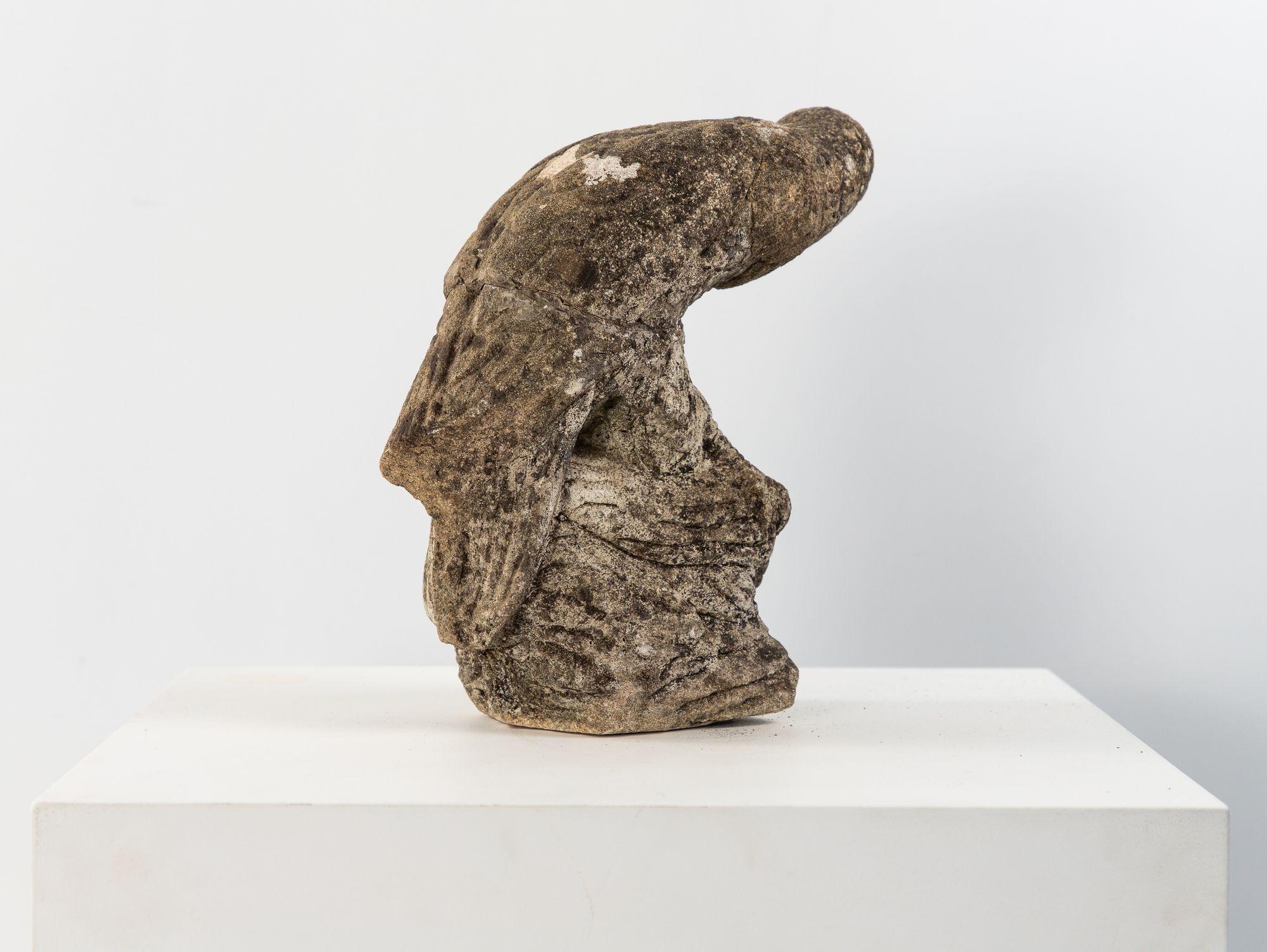 Falcon or Hawk Bird Stone Garden Ornament, Belgium Mid 20th C. Bon état - En vente à South Salem, NY