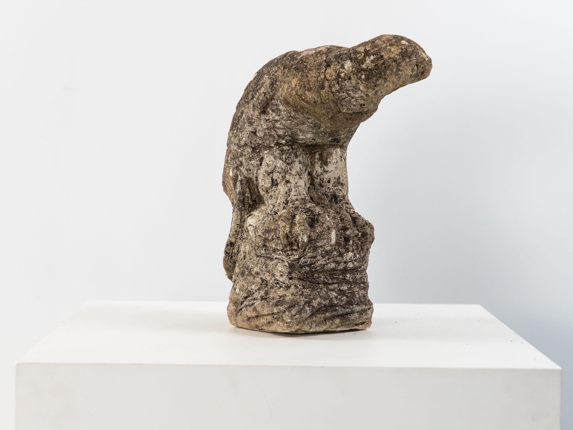 Milieu du XXe siècle Falcon or Hawk Bird Stone Garden Ornament, Belgium Mid 20th C. en vente