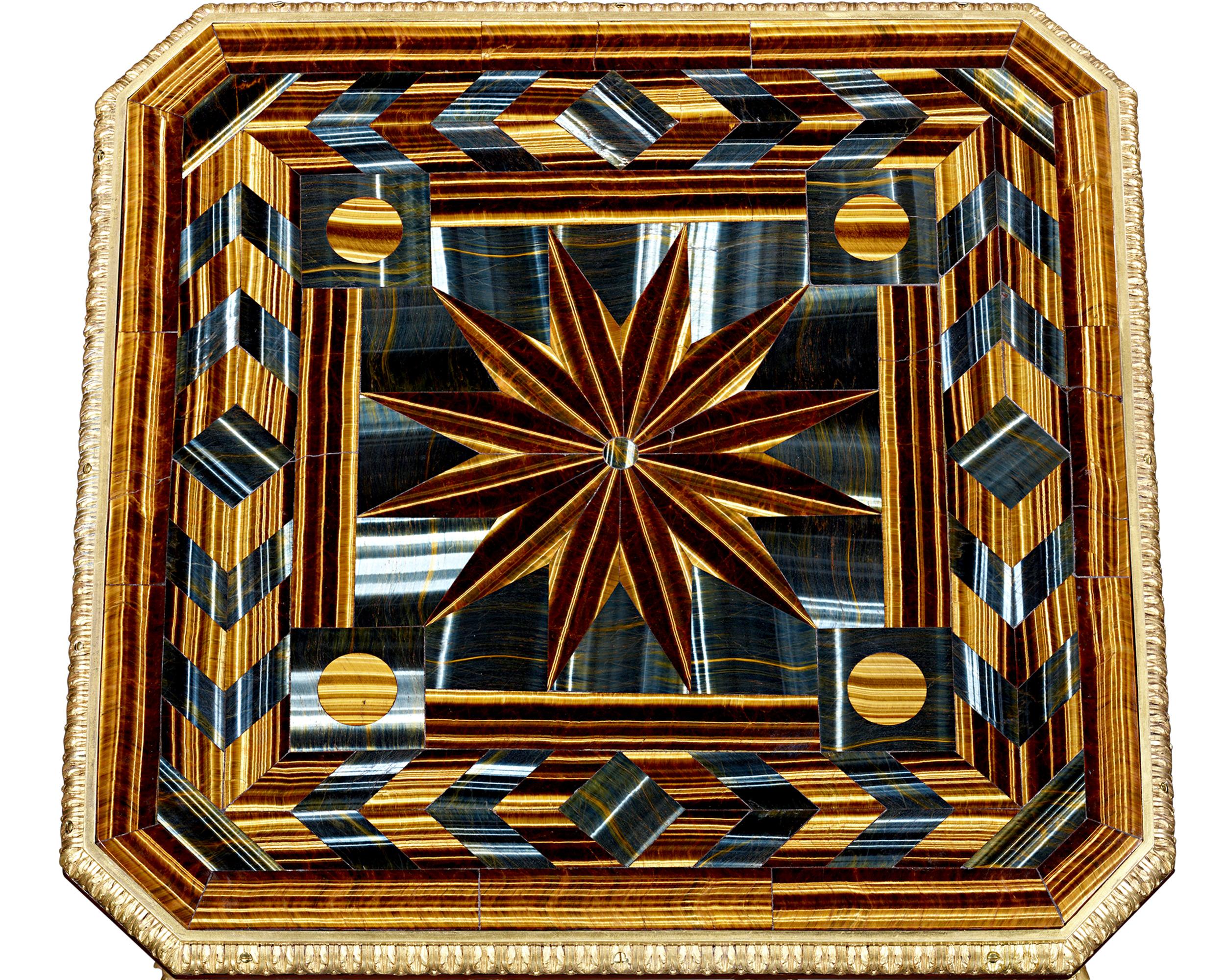 Bronzetisch mit Falkenauge und Tigeraugenplatte
Théodore Millet
CIRCA 1890

Dieser außergewöhnliche Tisch des berühmten Pariser Künstlers Théodore Millet verkörpert die Grandeur der französischen dekorativen Kunst des späten 19. Jahrhunderts. Das