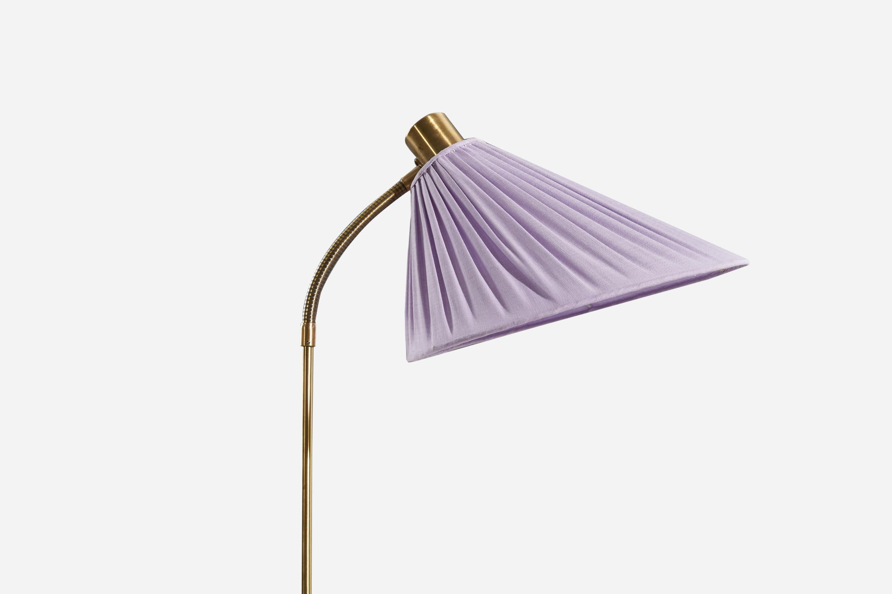 Suédois Falkenberg Belysning, lampadaire réglable en laiton et tissu, Suède, 1970 en vente