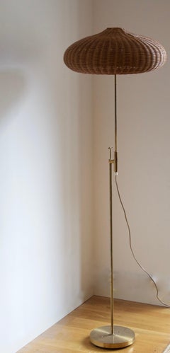 Lampadaire Falkenberg Belysning réglable, laiton, rotin, années 1950
