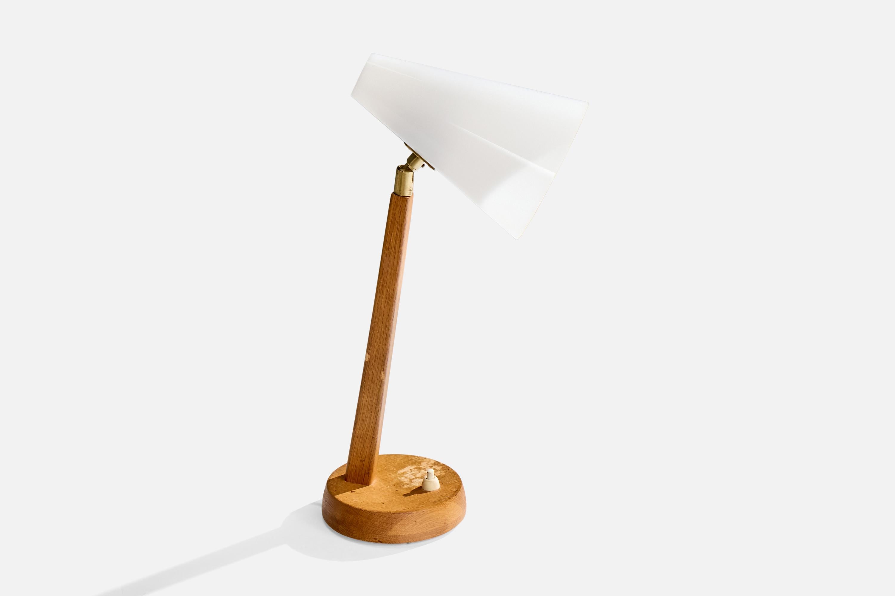 Mid-Century Modern Falkenberg Belysning, lampe de table, laiton, Oak, acrylique, Suède, années 1960 en vente