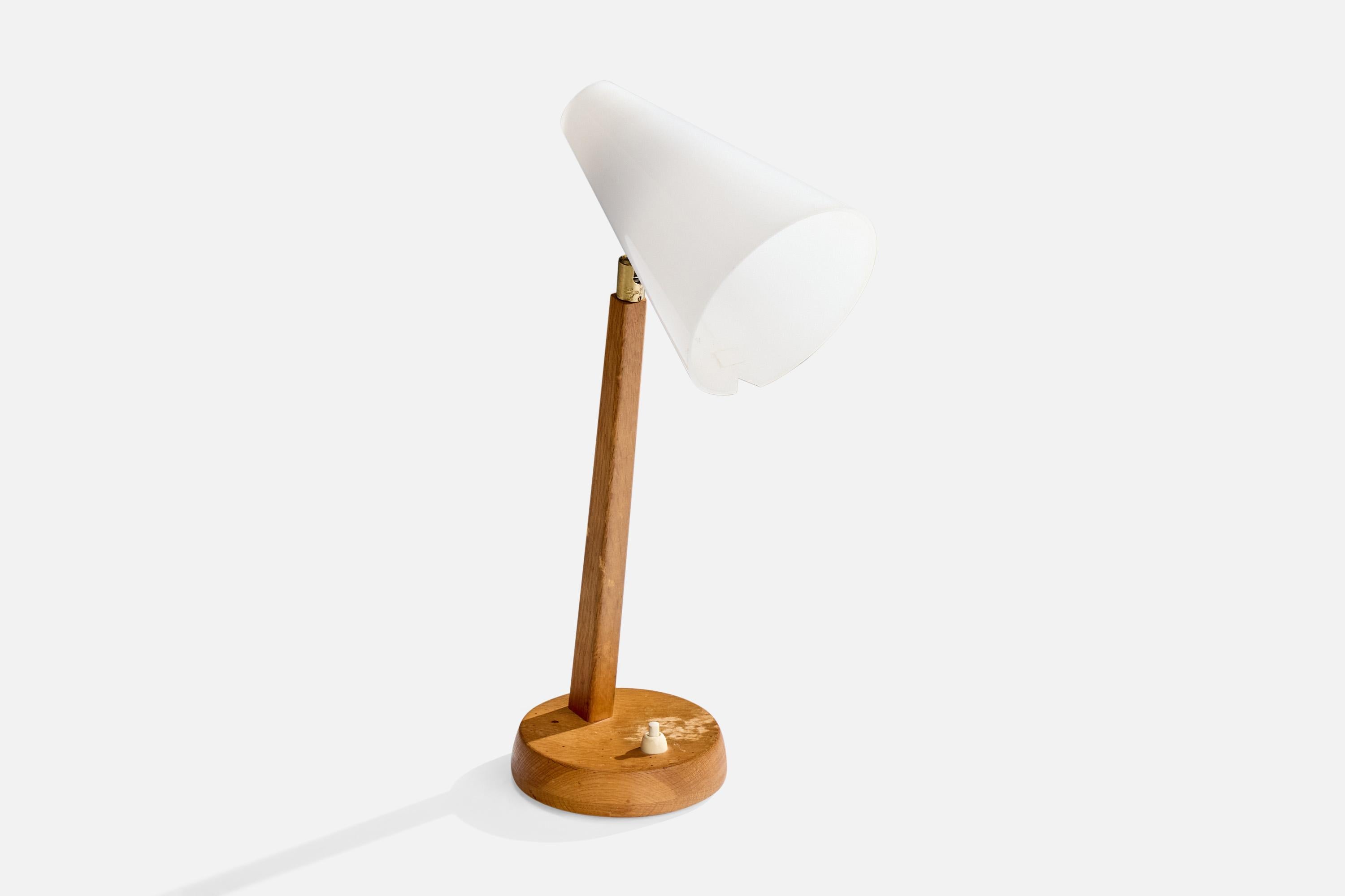 Suédois Falkenberg Belysning, lampe de table, laiton, Oak, acrylique, Suède, années 1960 en vente