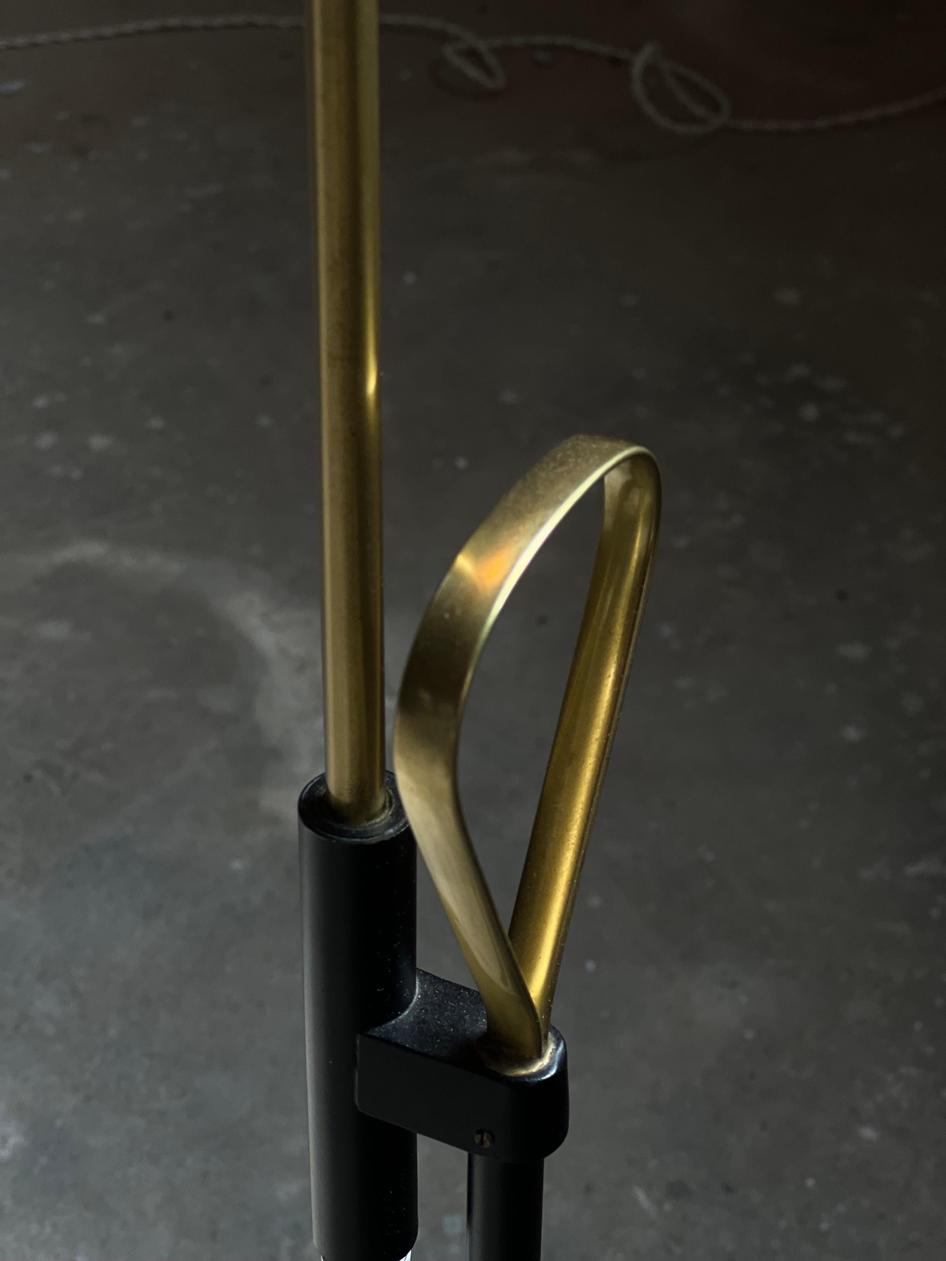 Lampada da terra in ottone Falkenberg regolabile in altezza Svezia anni '60 in vendita 5