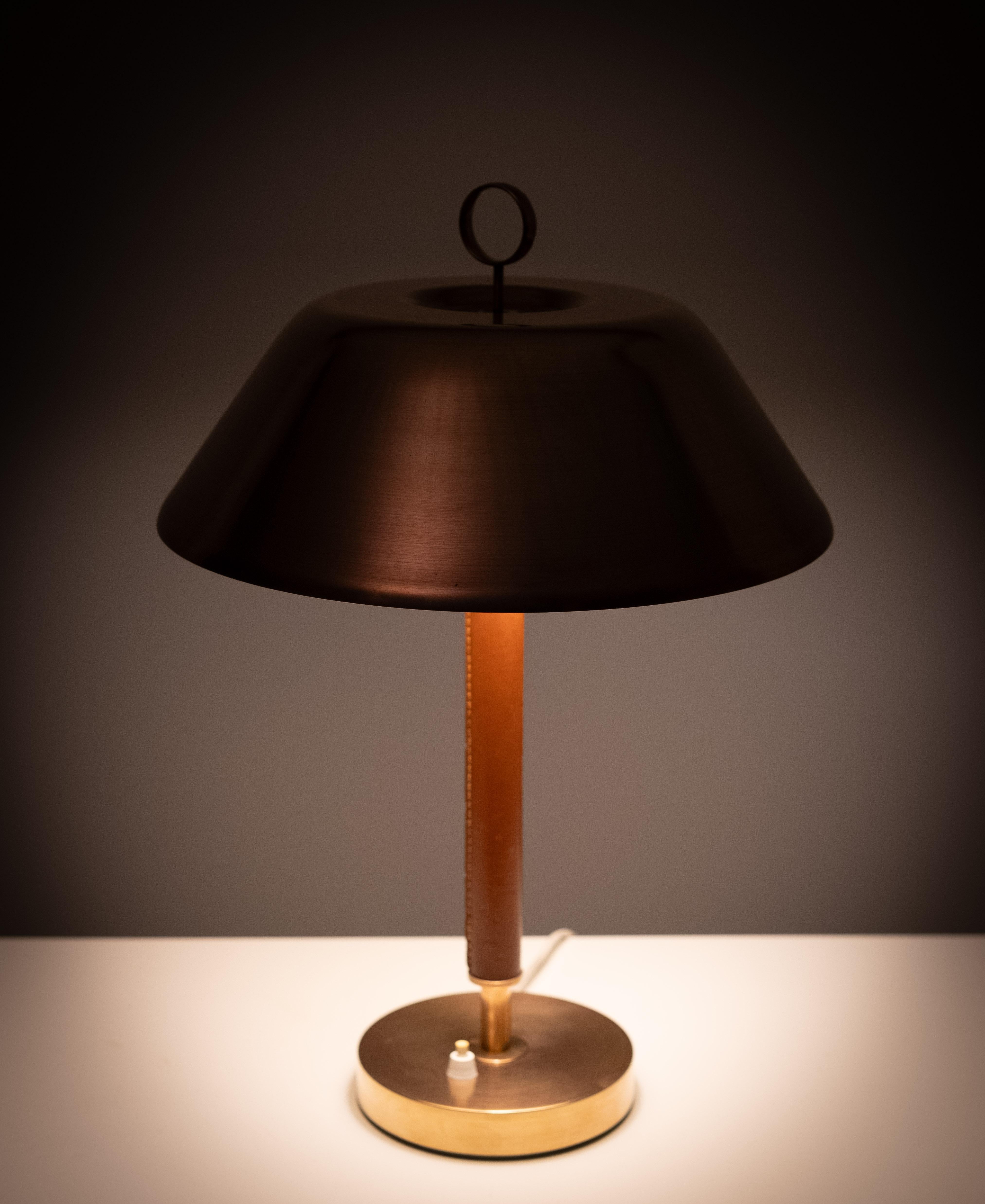 Falkenbergs Belysning  Brass and Leather table lamp  Sweden 1960s en vente 5