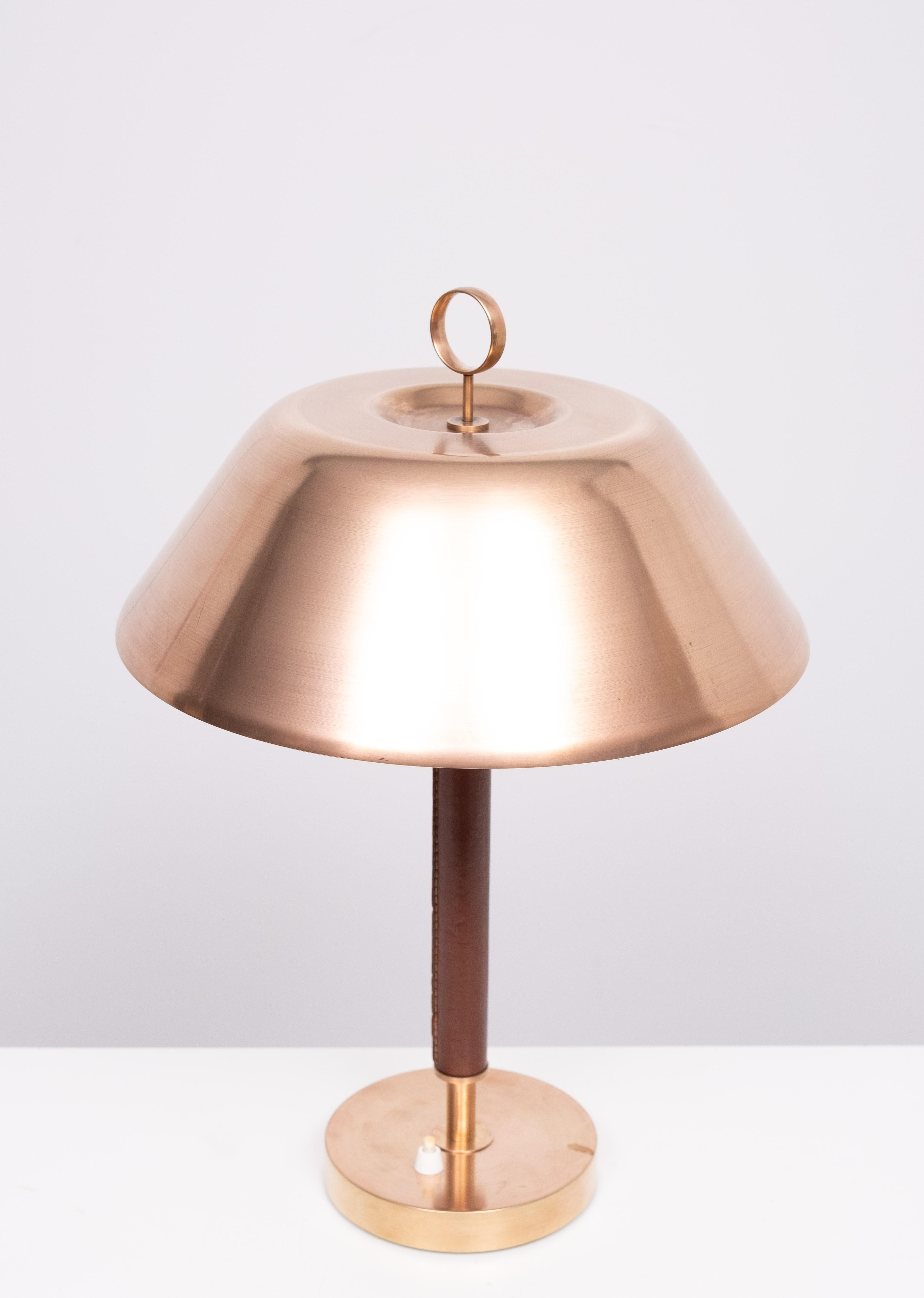 Mid-Century Modern Falkenbergs Belysning  Brass and Leather table lamp  Sweden 1960s en vente