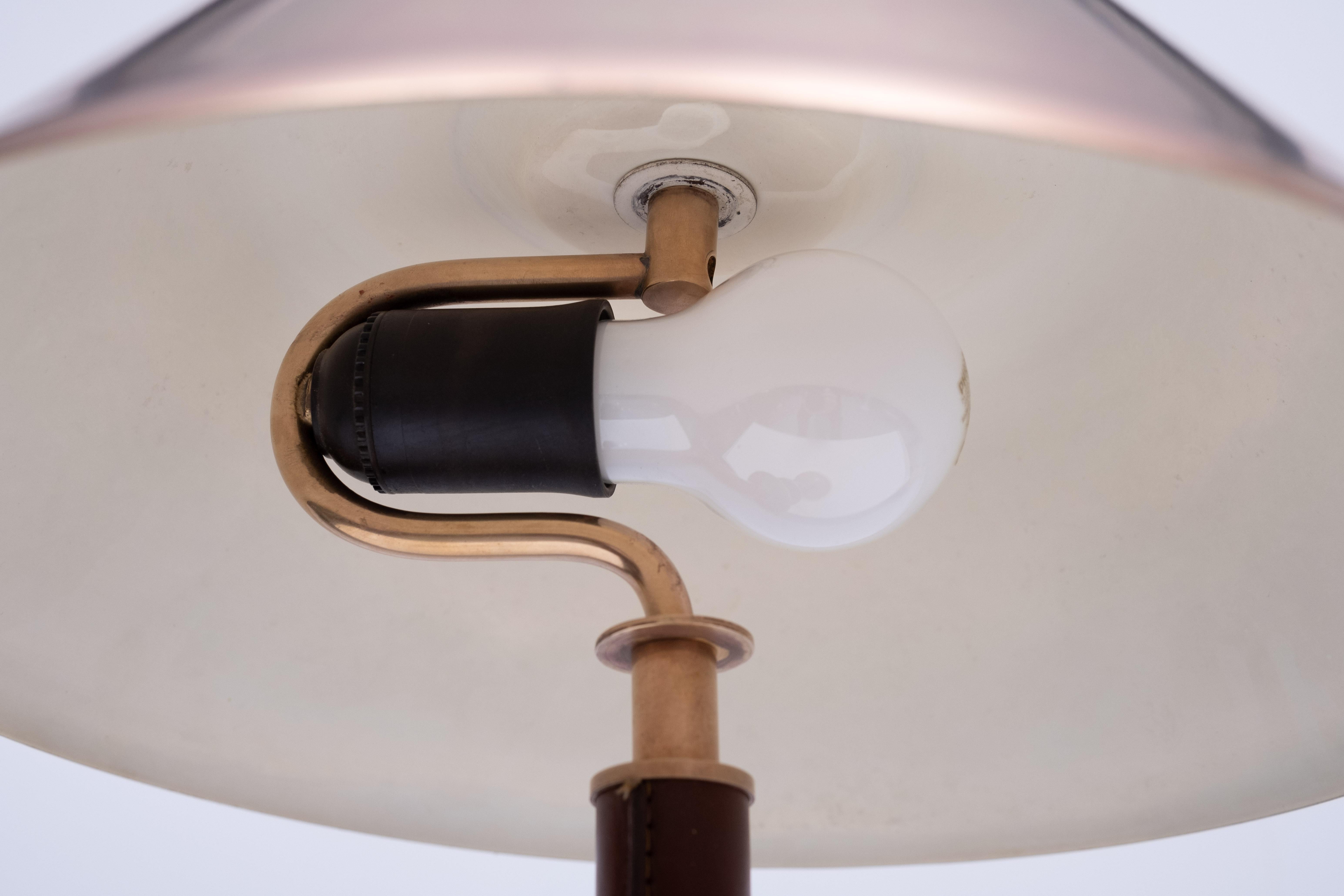 Suédois Falkenbergs Belysning  Brass and Leather table lamp  Sweden 1960s en vente