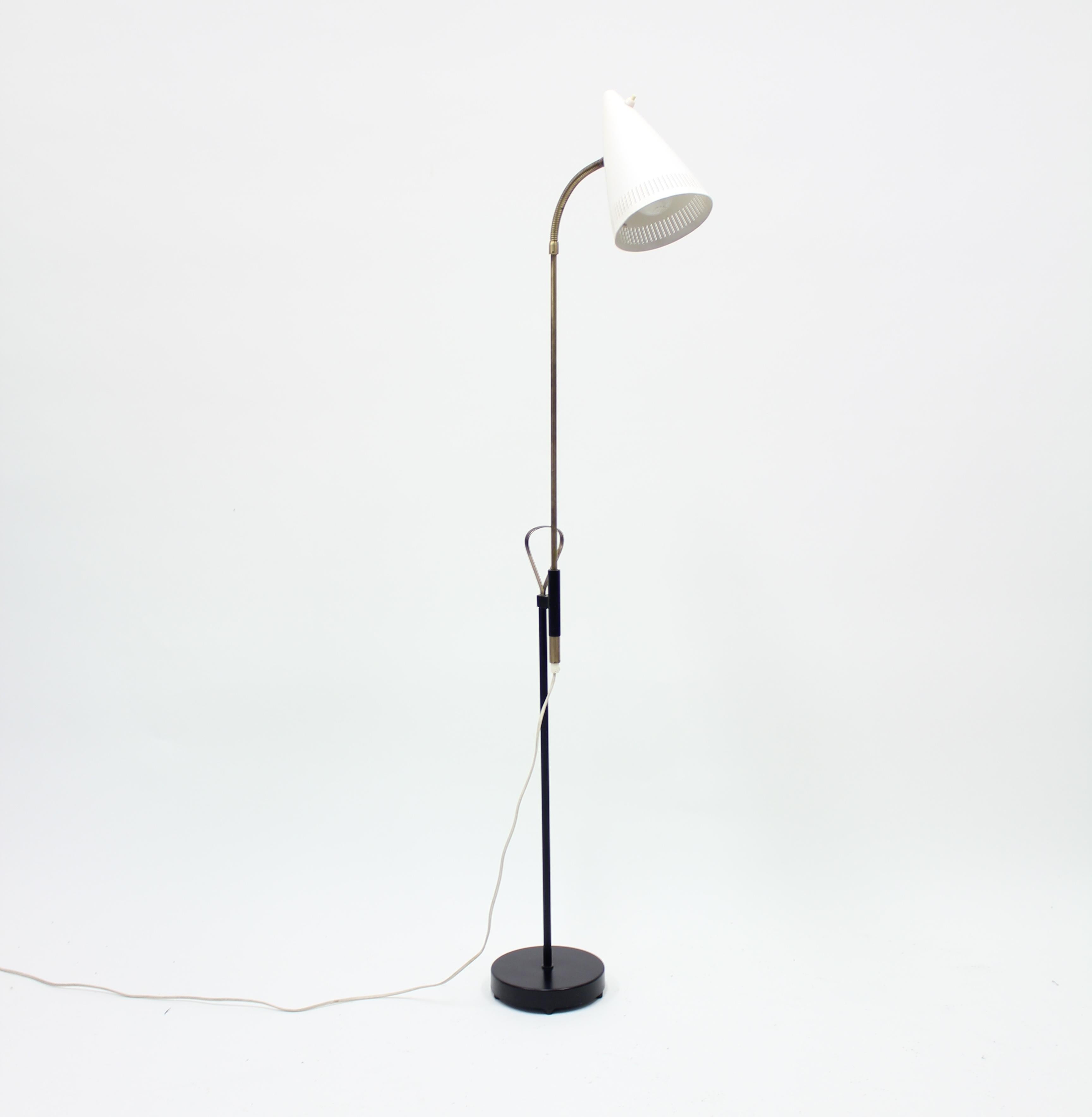 Falkenbergs Belysning, Brass and Metal Floor Lamp, 1950s In Good Condition In Uppsala, SE