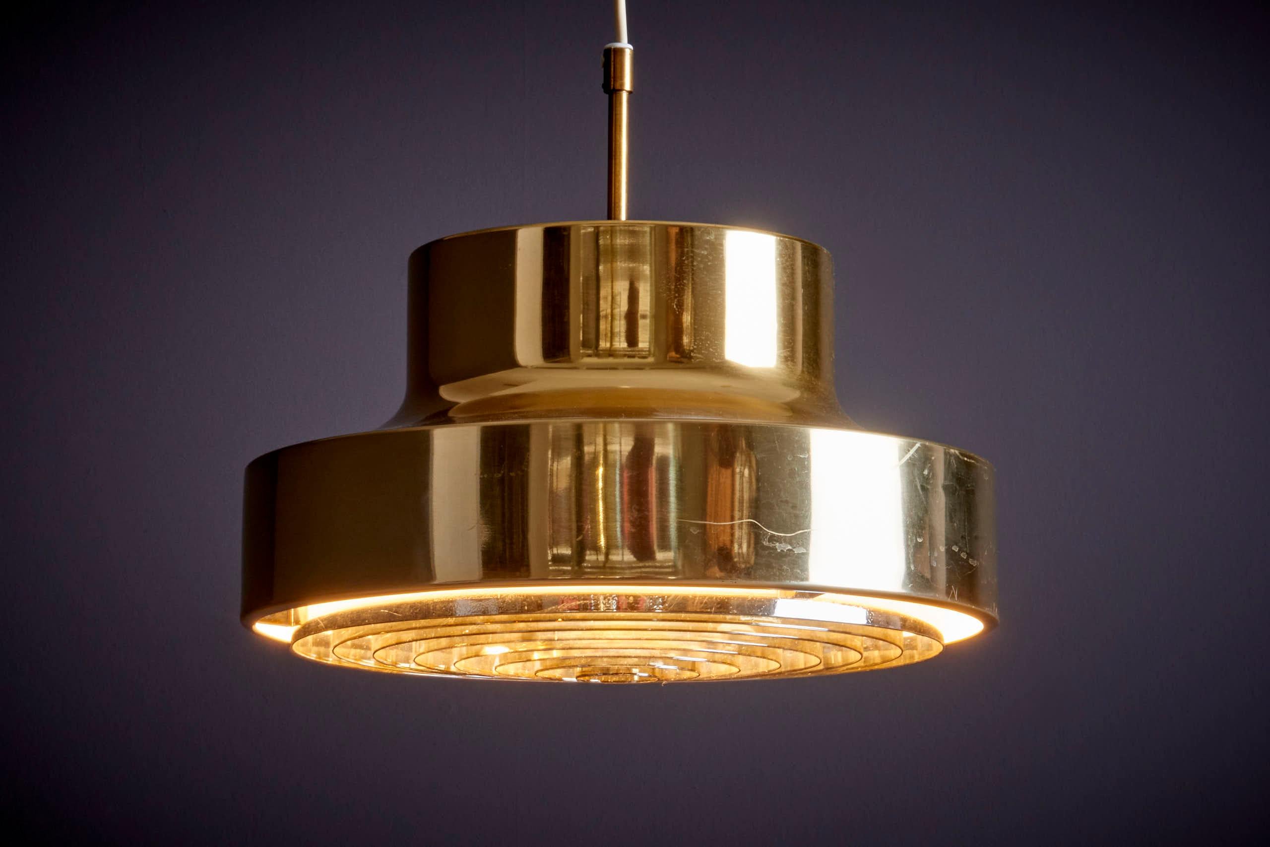 Lampe suspendue Belysning de Falkenbergs, Suède - années 1960 en bon état d'origine. Remarque : la lampe doit être installée par un professionnel conformément aux exigences locales.
