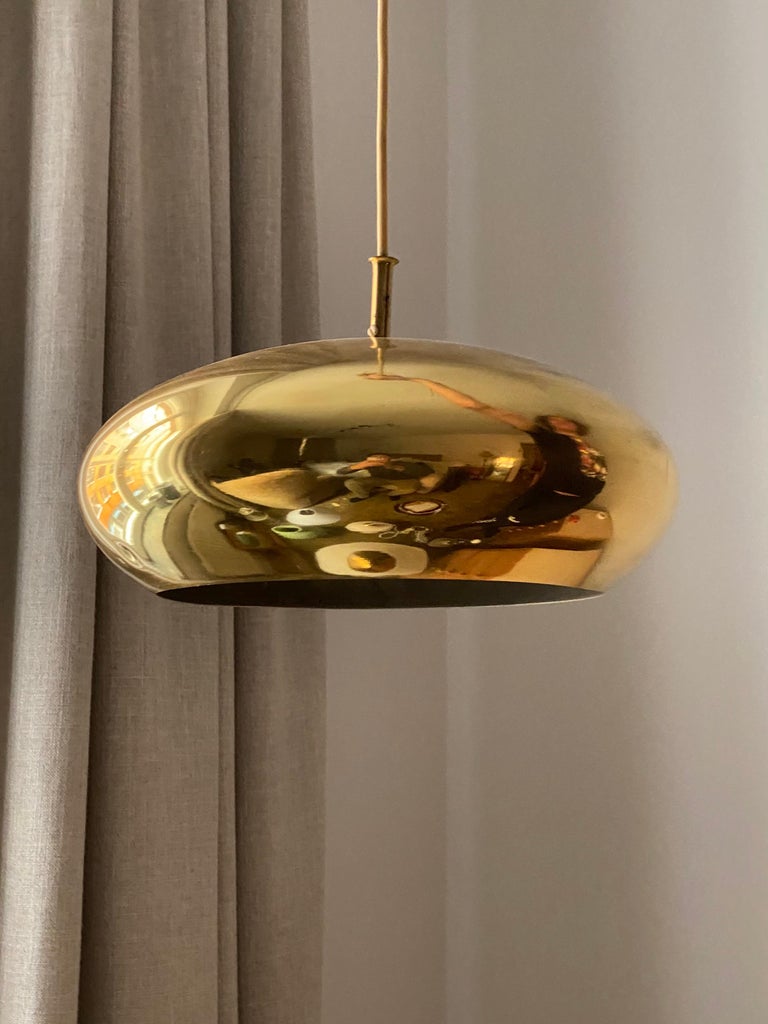 A pendant lamp. Designed and produced by Falkenbergs Belysning, Sweden, 1960s. 

Adjustable drop.