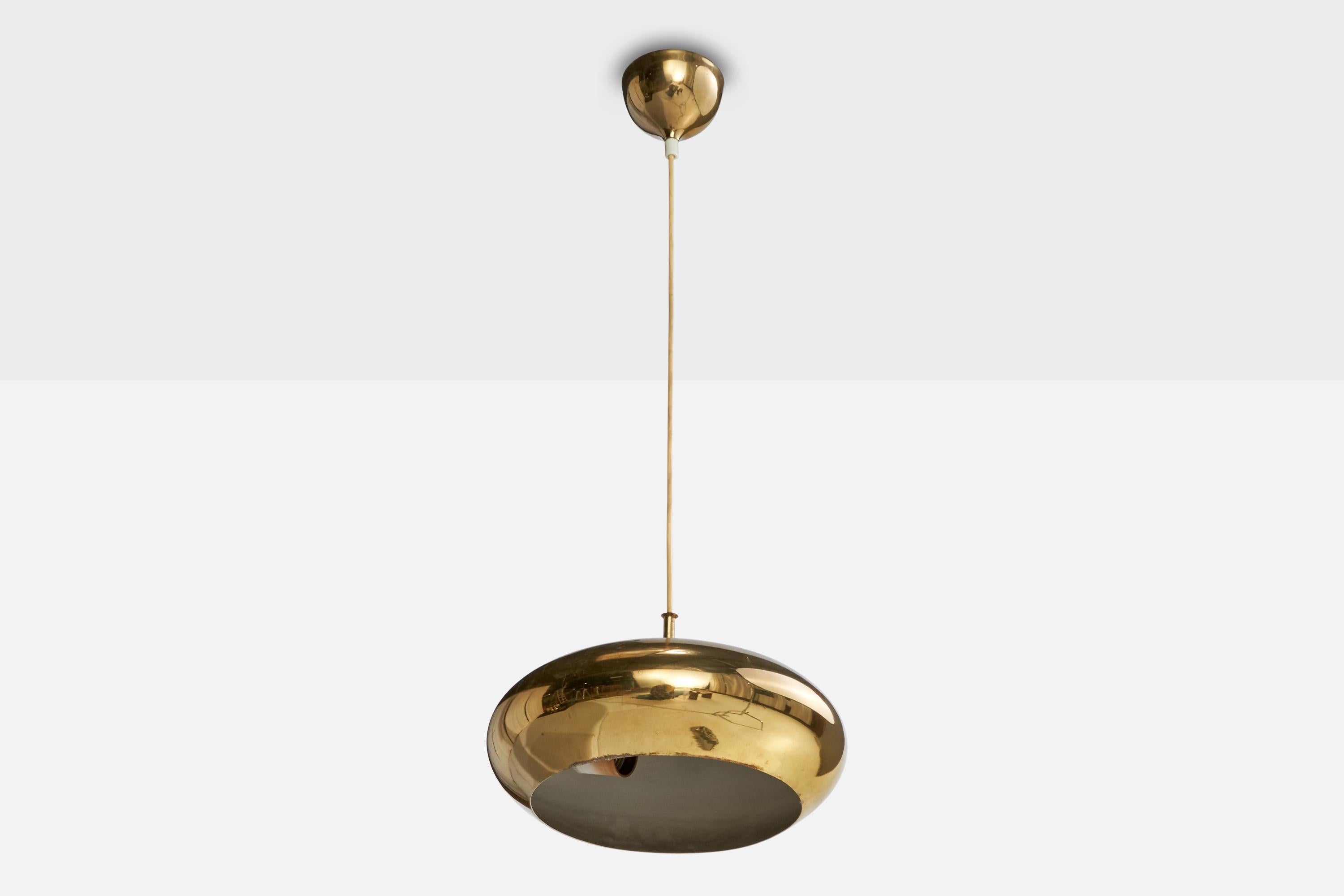 Lampada a sospensione in ottone progettata e prodotta da Falkenbergs Belysning, Svezia, anni '60 circa.

Dimensioni complessive (pollici): 82