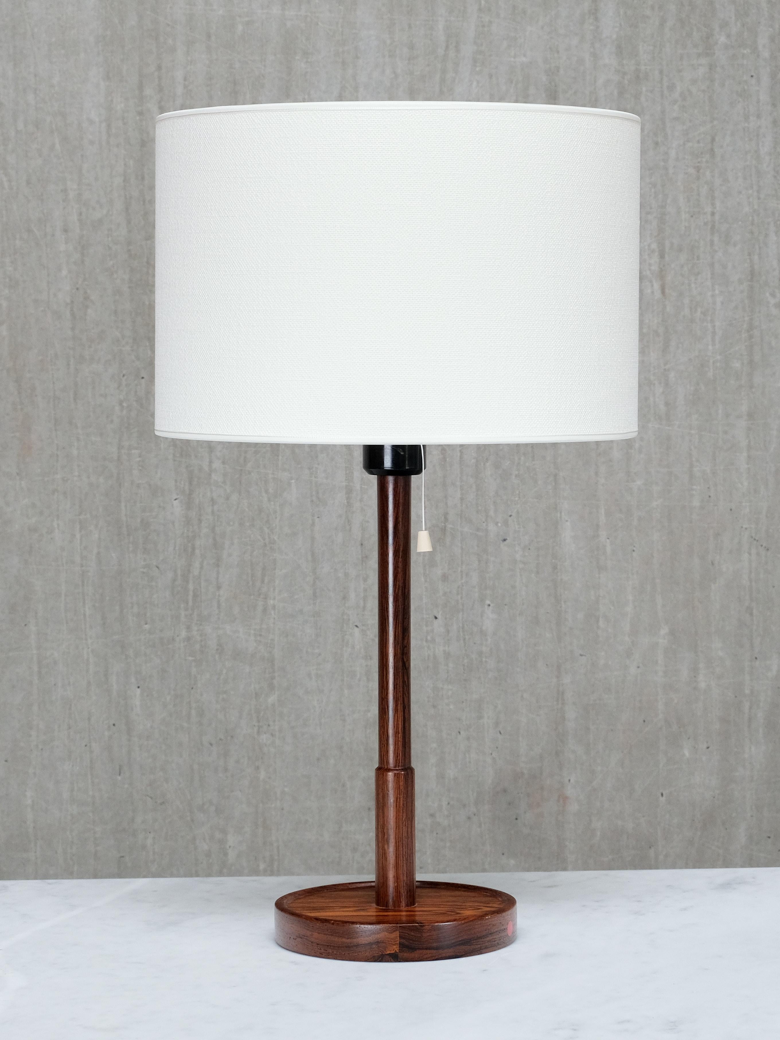 Lampe de table en bois de rose Falkenbergs Belysning, Model No 6120, Suède, années 1950 Bon état - En vente à The Hague, NL