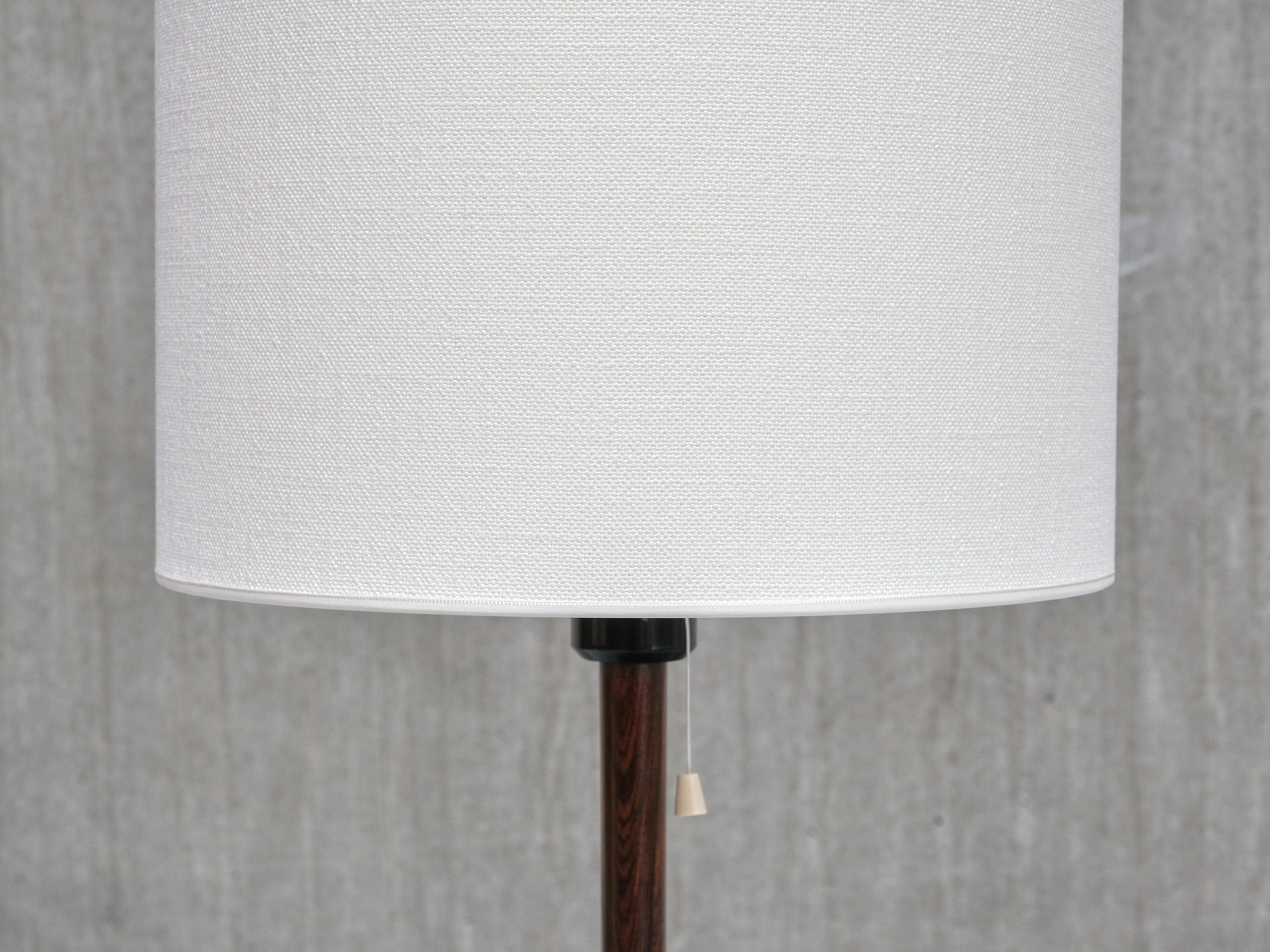 Milieu du XXe siècle Lampe de table en bois de rose Falkenbergs Belysning, Model No 6120, Suède, années 1950 en vente
