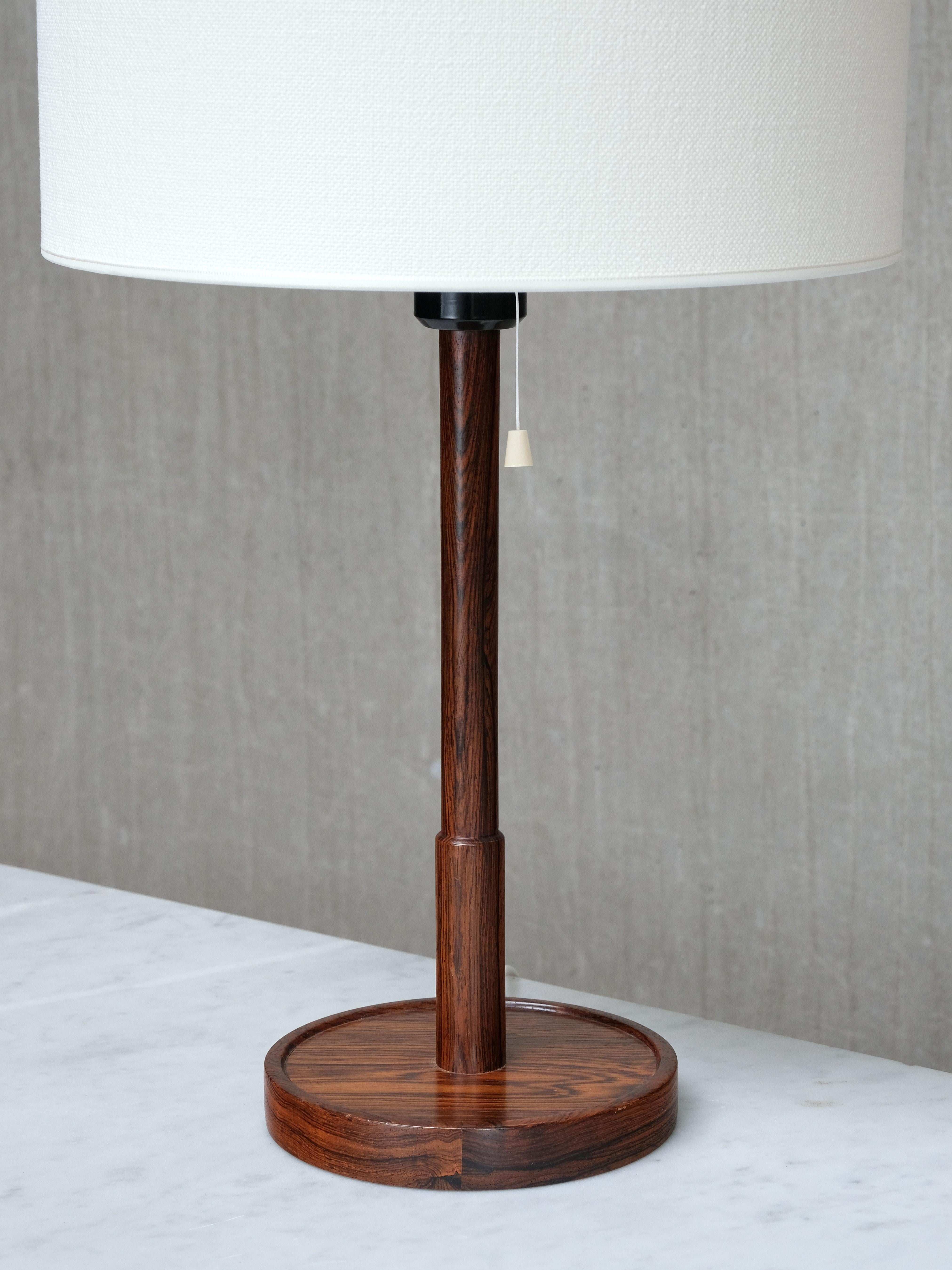 Tissu Lampe de table en bois de rose Falkenbergs Belysning, Model No 6120, Suède, années 1950 en vente