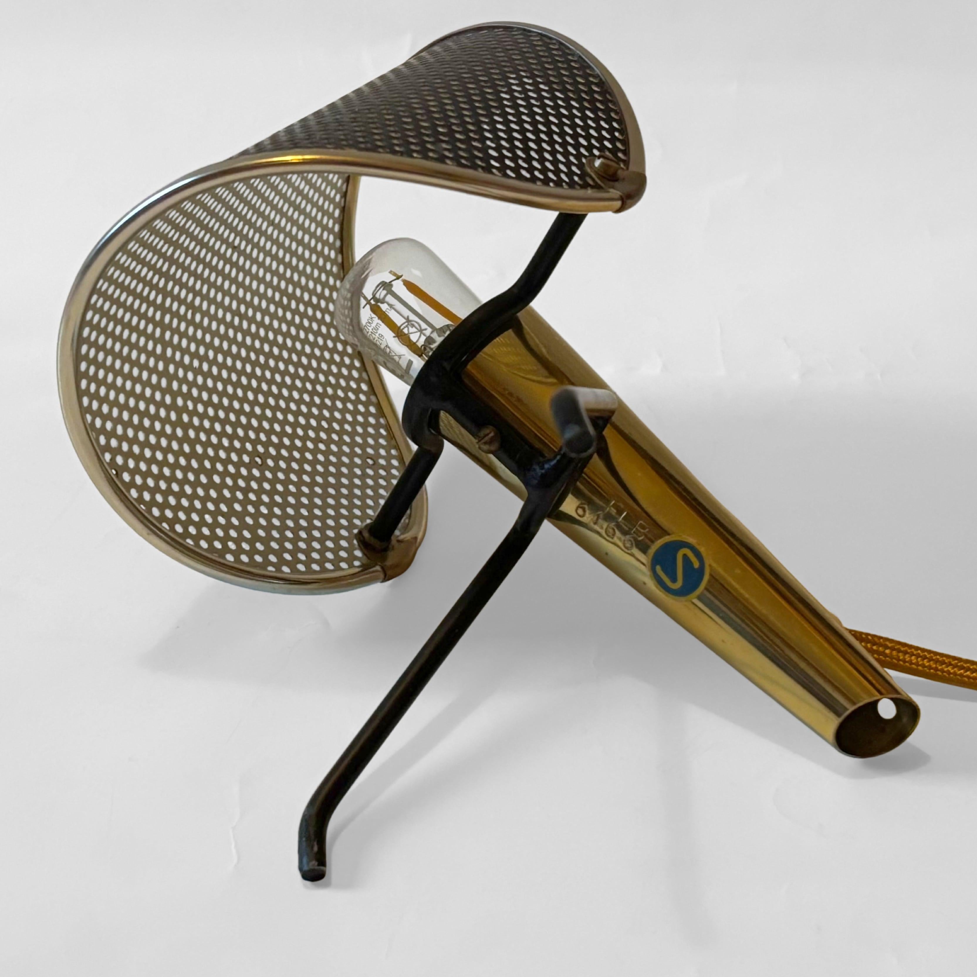 Falkenbergs Belysning, lampe de table scandinave en laiton Grasshopper, Suède, années 1950 en vente 3
