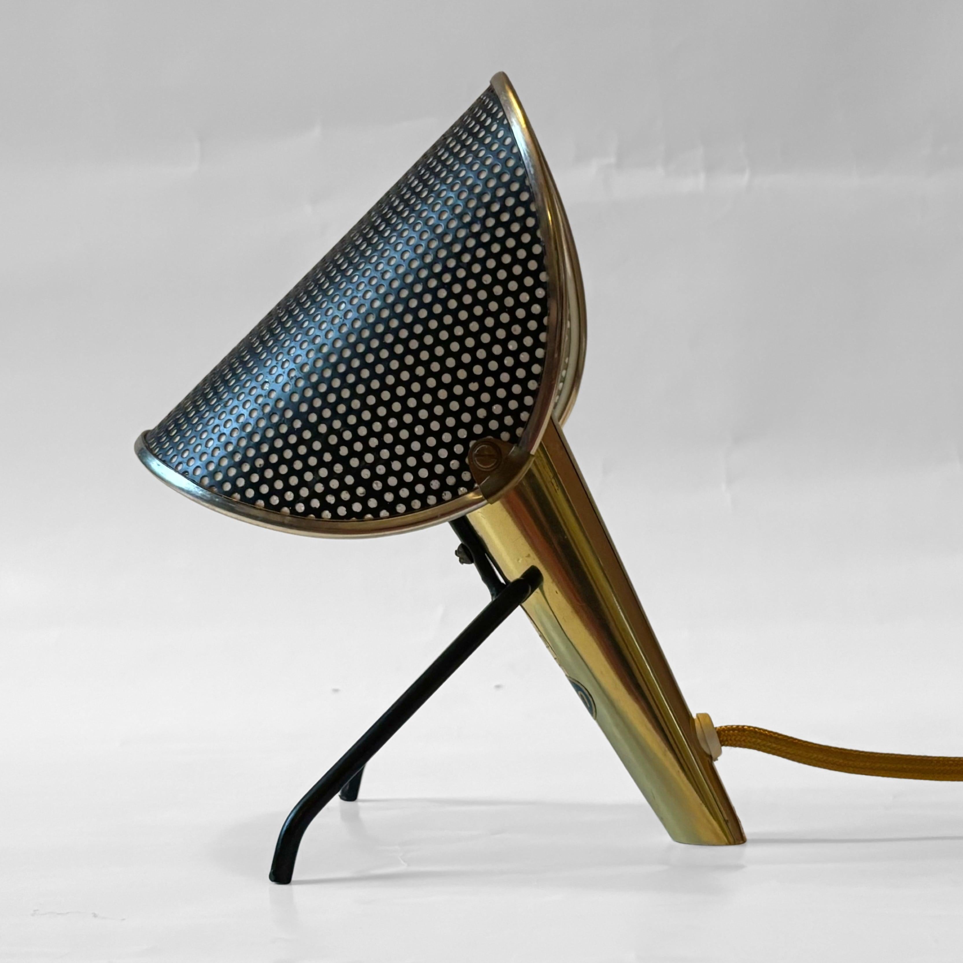 Suédois Falkenbergs Belysning, lampe de table scandinave en laiton Grasshopper, Suède, années 1950 en vente