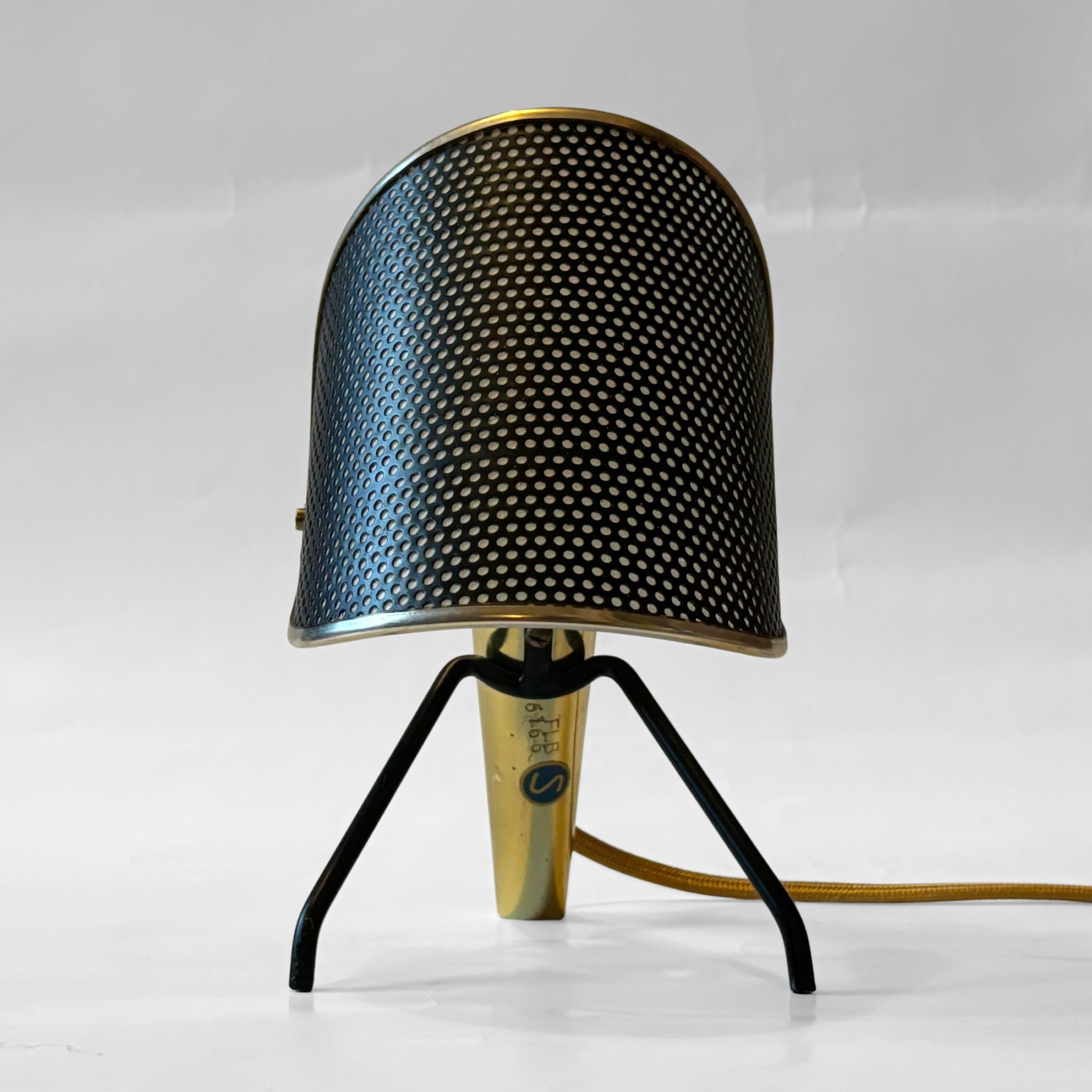Laiton Falkenbergs Belysning, lampe de table scandinave en laiton Grasshopper, Suède, années 1950 en vente