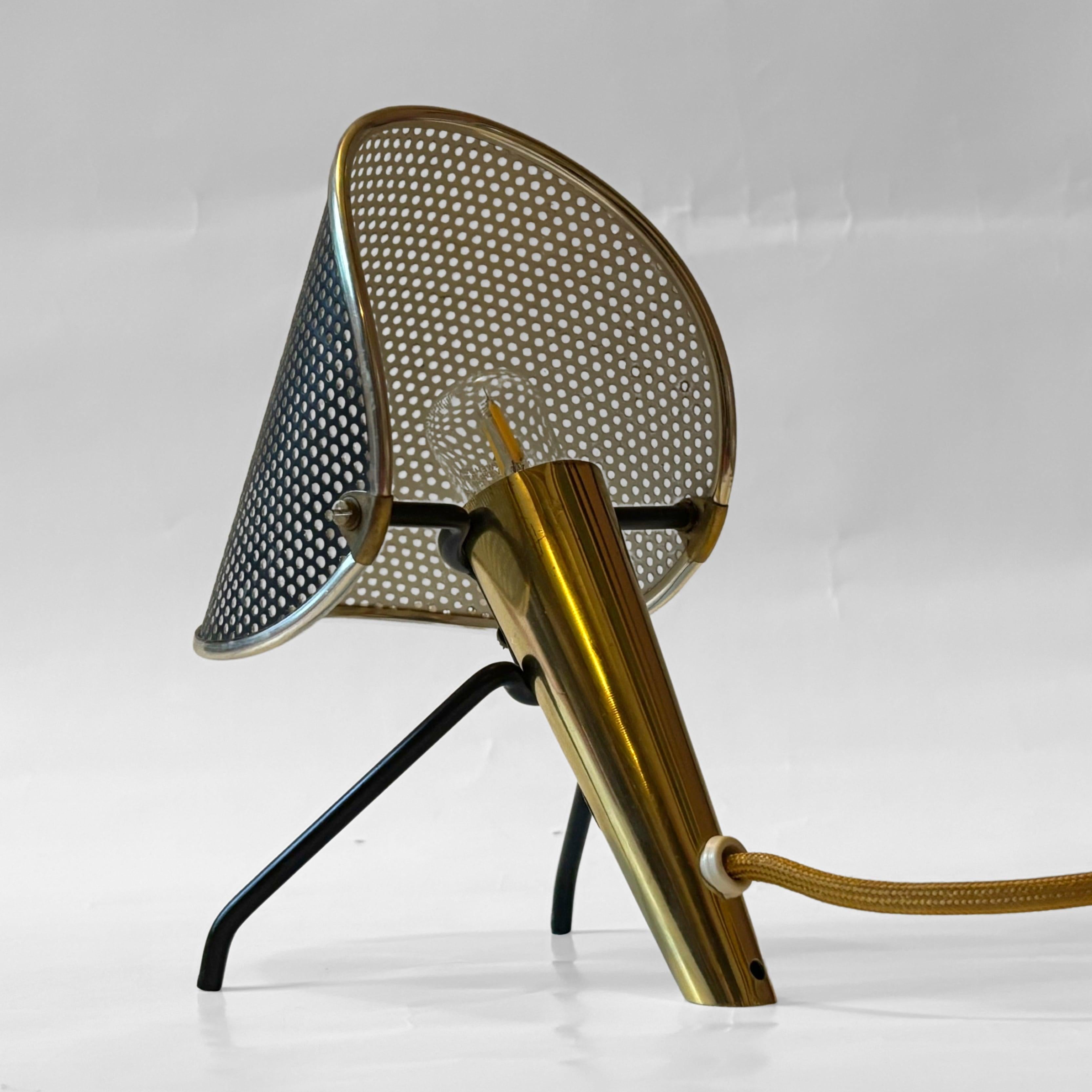 Falkenbergs Belysning, lampe de table scandinave en laiton Grasshopper, Suède, années 1950 en vente 1