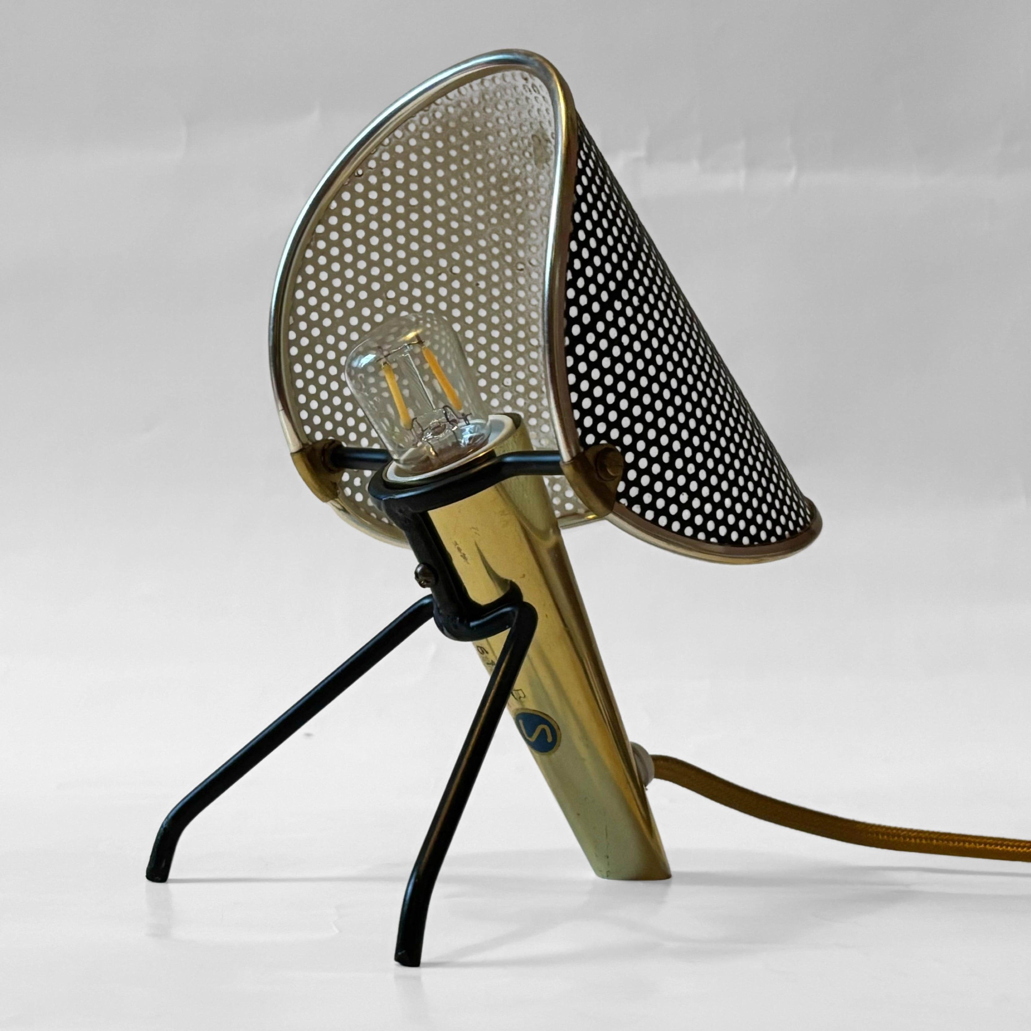 Falkenbergs Belysning, lampe de table scandinave en laiton Grasshopper, Suède, années 1950 en vente 2