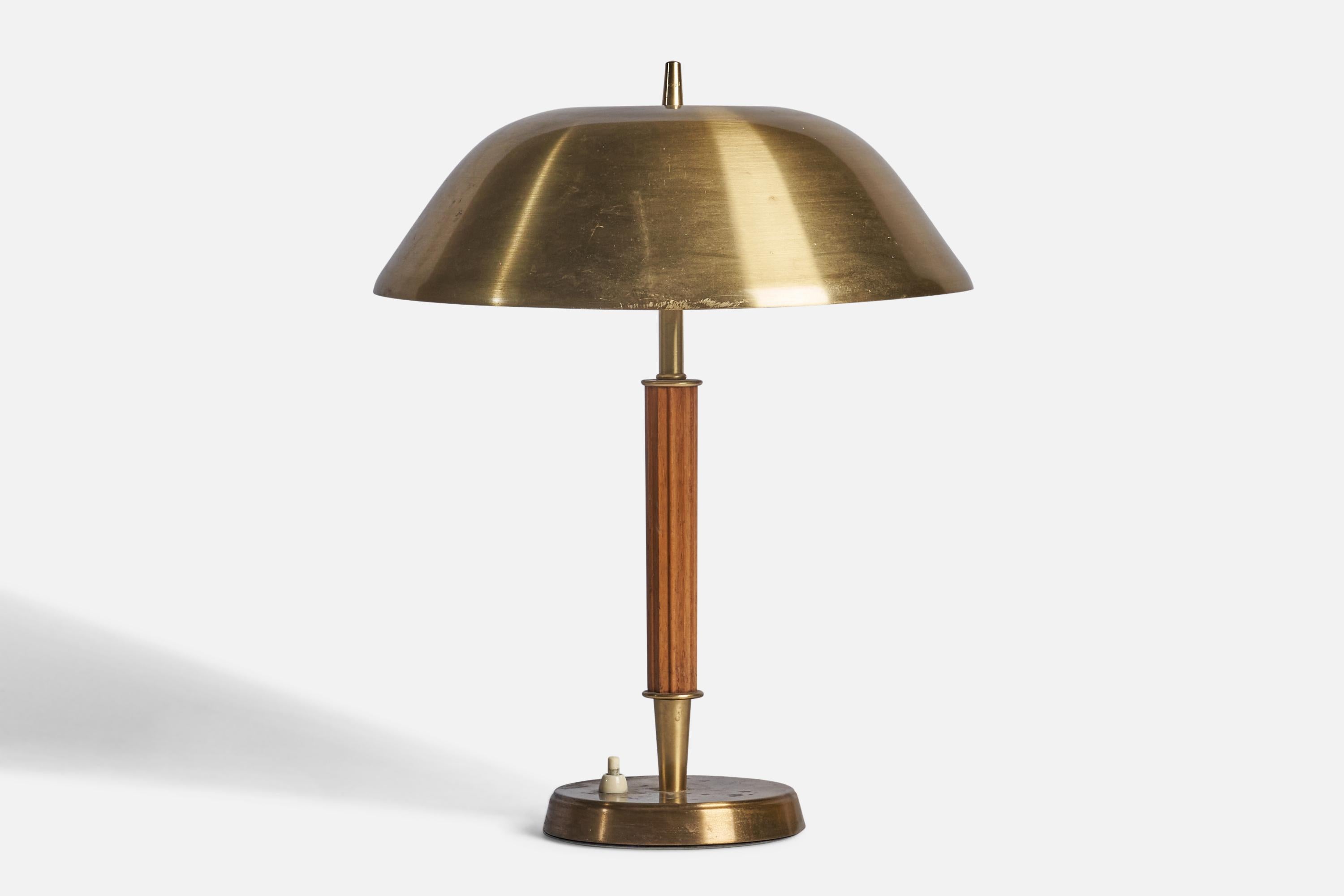 
A brass and oak table lamp designed and produced by Falkenbergs Belysning, Sweden, c. 1940s.
Overall Dimensions (inches): 15.45” H x 12” Diameter
Bulb Specifications: E-26 Bulb
Number of Sockets: 1
All lighting will be converted for US usage. We