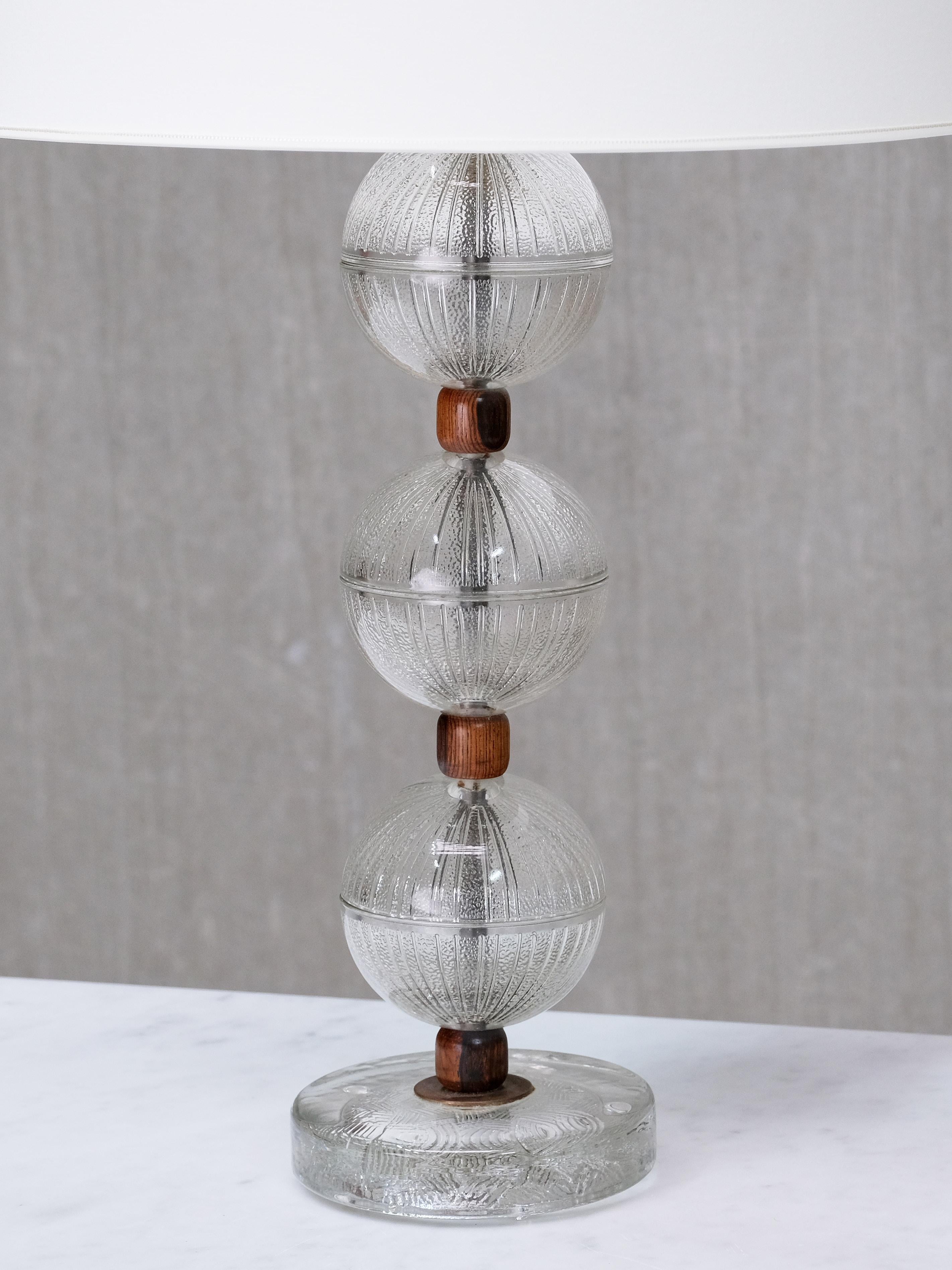 Falkenbergs Belysning Lámpara de sobremesa de cristal, palisandro, Suecia, años 50 Escandinavo moderno en venta