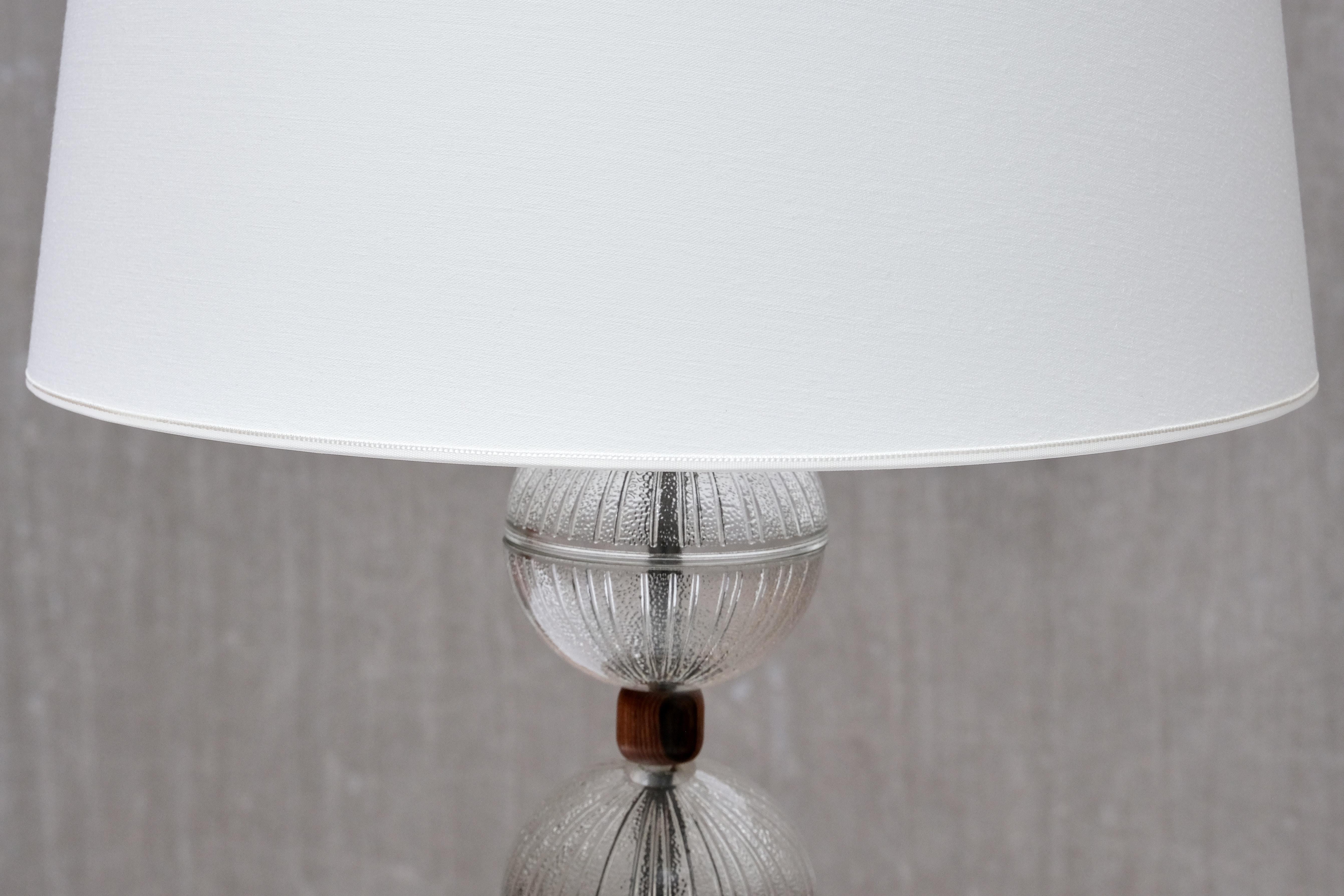 Falkenbergs Belysning Lámpara de sobremesa de cristal, palisandro, Suecia, años 50 mediados del siglo XX en venta