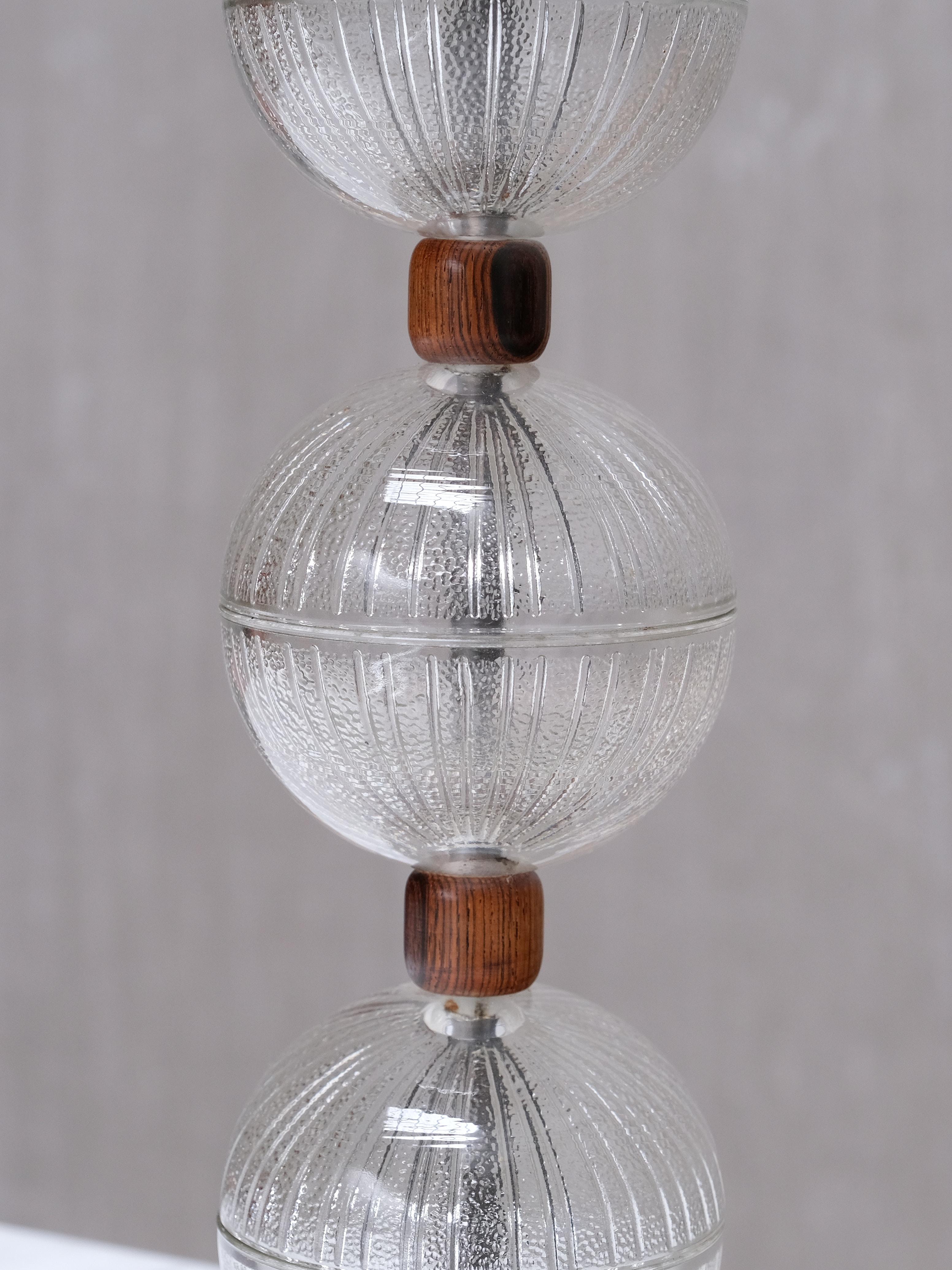 Falkenbergs Belysning Lámpara de sobremesa de cristal, palisandro, Suecia, años 50 Tela en venta