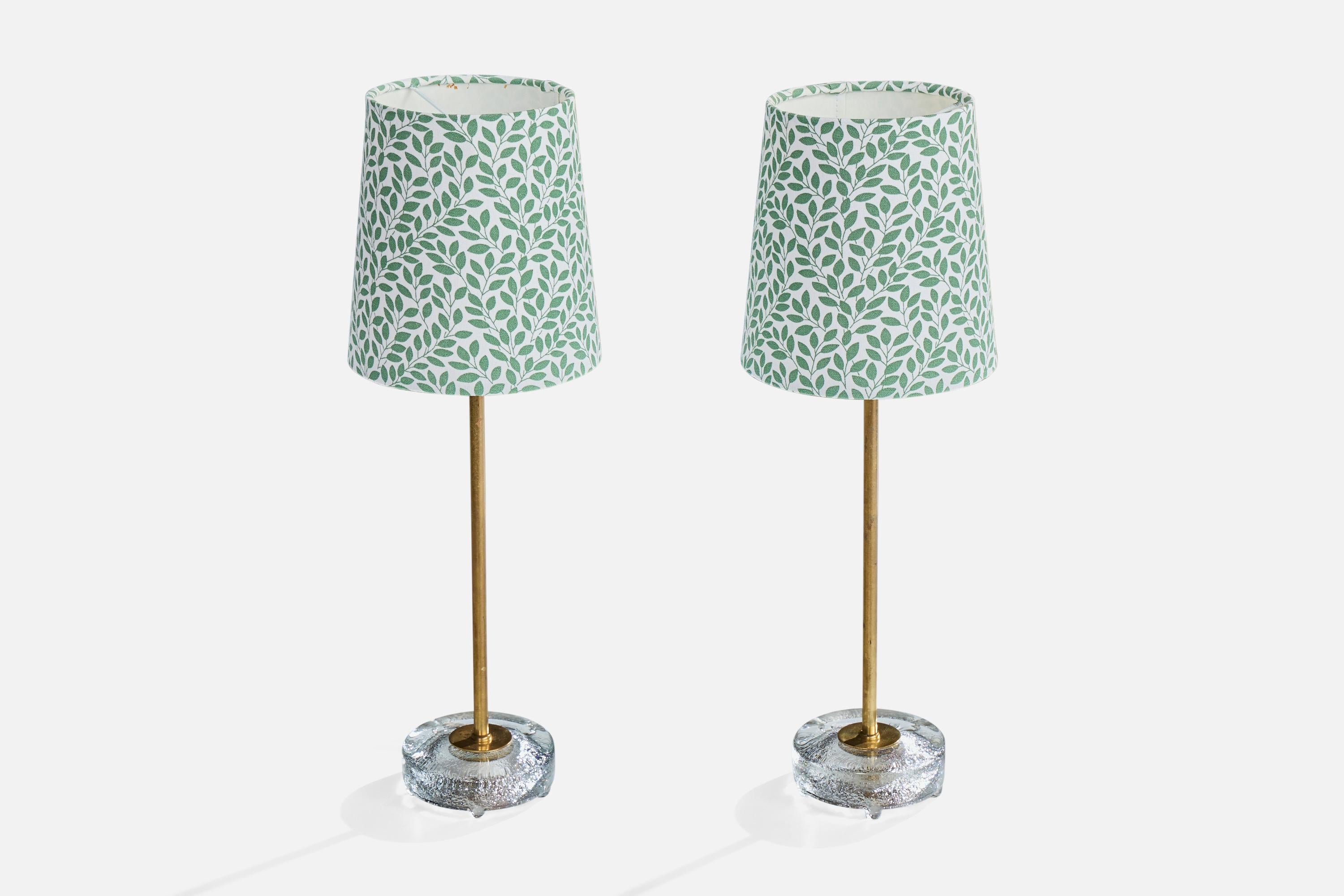 Mid-Century Modern Falkenbergs Belysning, lampes de table, laiton, verre, tissu, Suède, années 1950 en vente