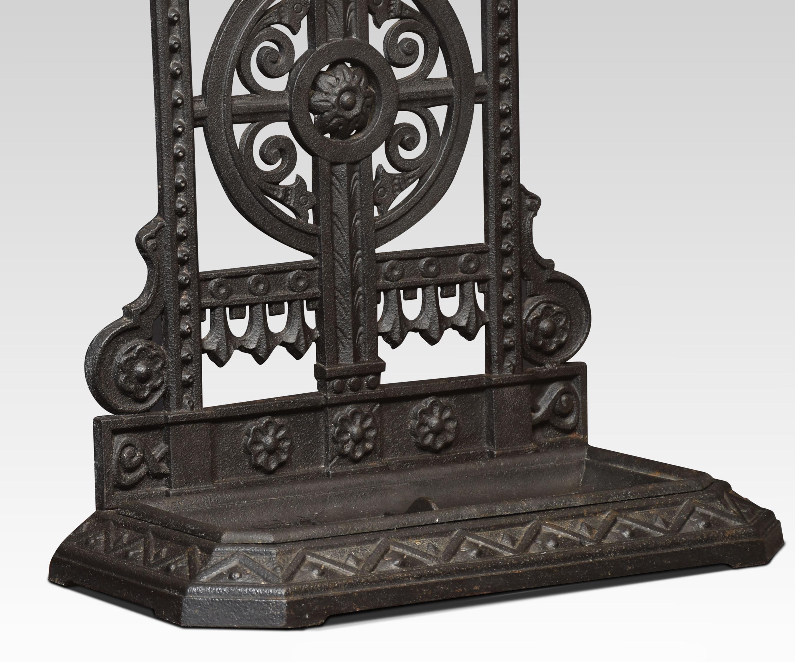 Falkirk cast iron umbrella stand In Good Condition In Cheshire, GB