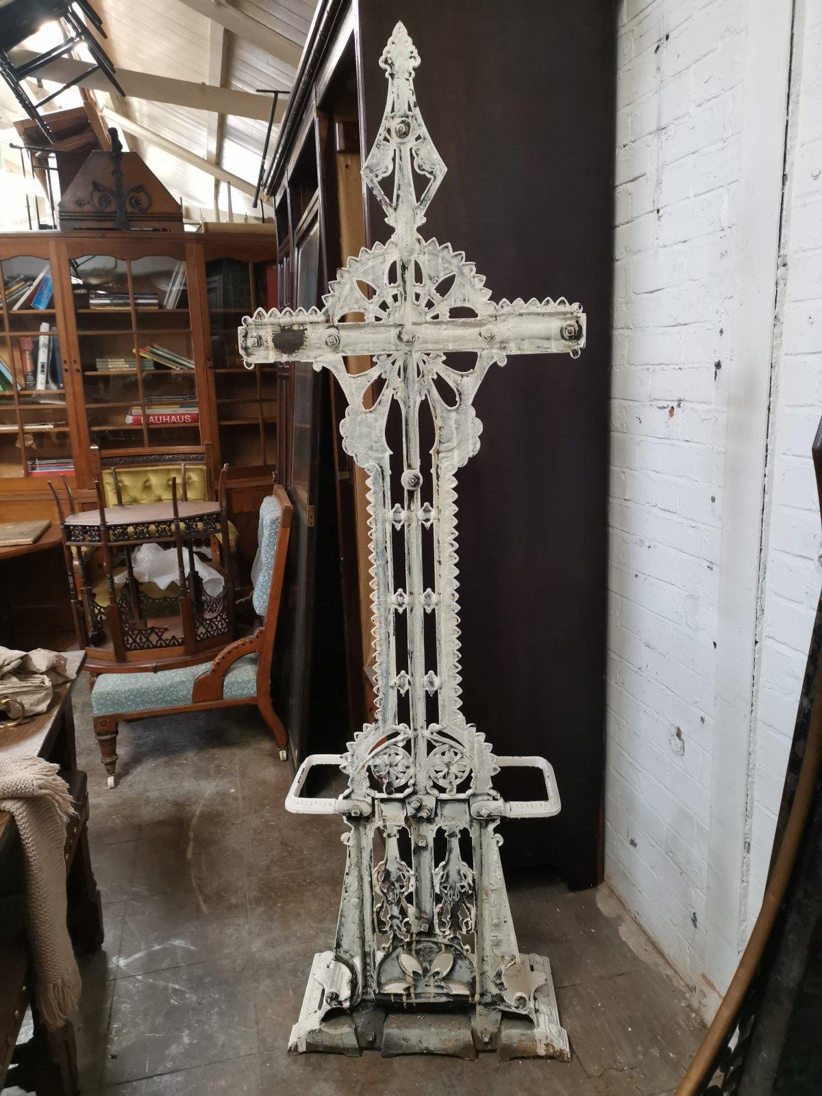 Falkirk, Style of Dr C Dresser, Aesthetic Movement Painted Cast Iron Stick Stand For Sale 11